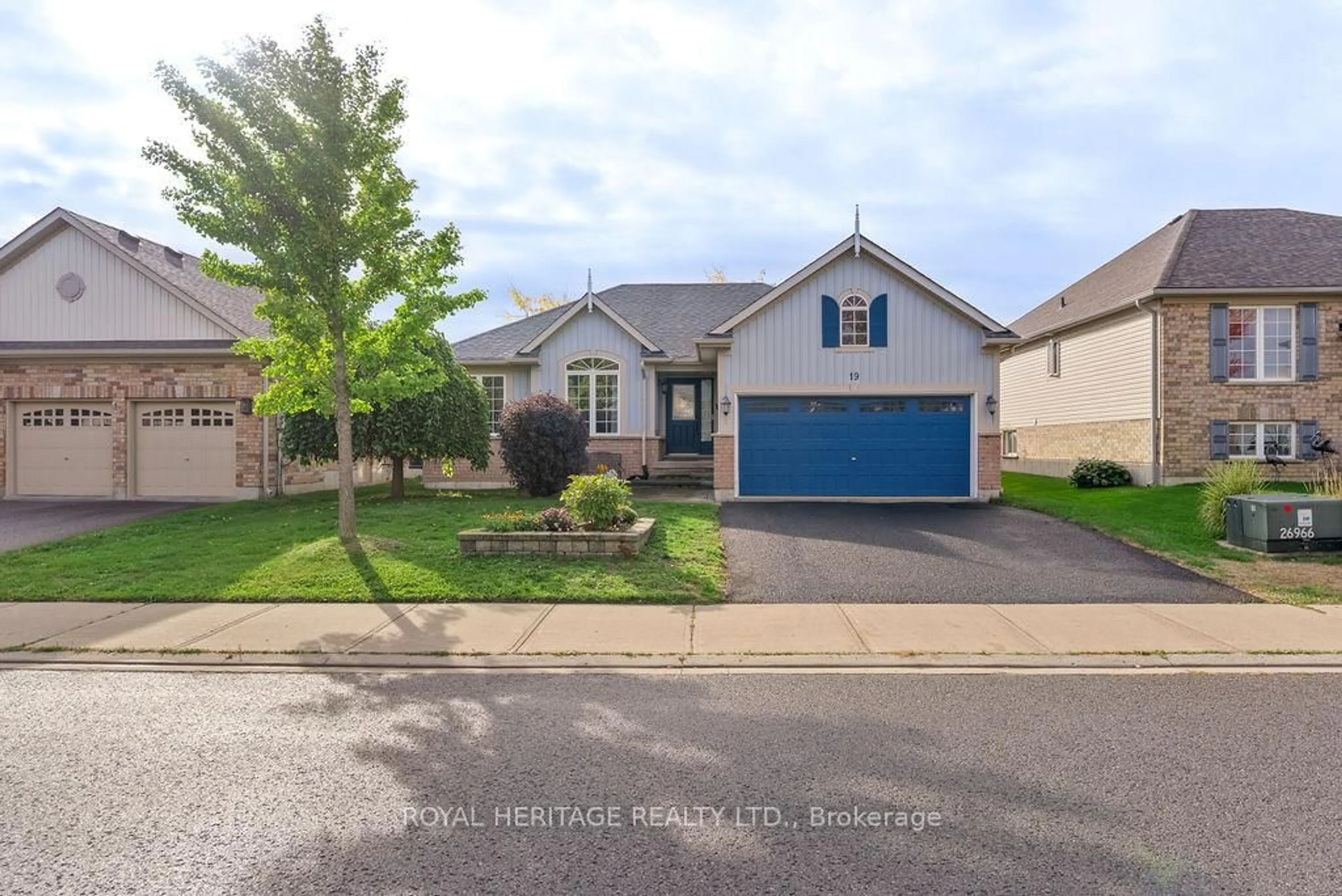 Home with vinyl exterior material, street for 19 Thrushwood Tr, Kawartha Lakes Ontario K9V 0B1