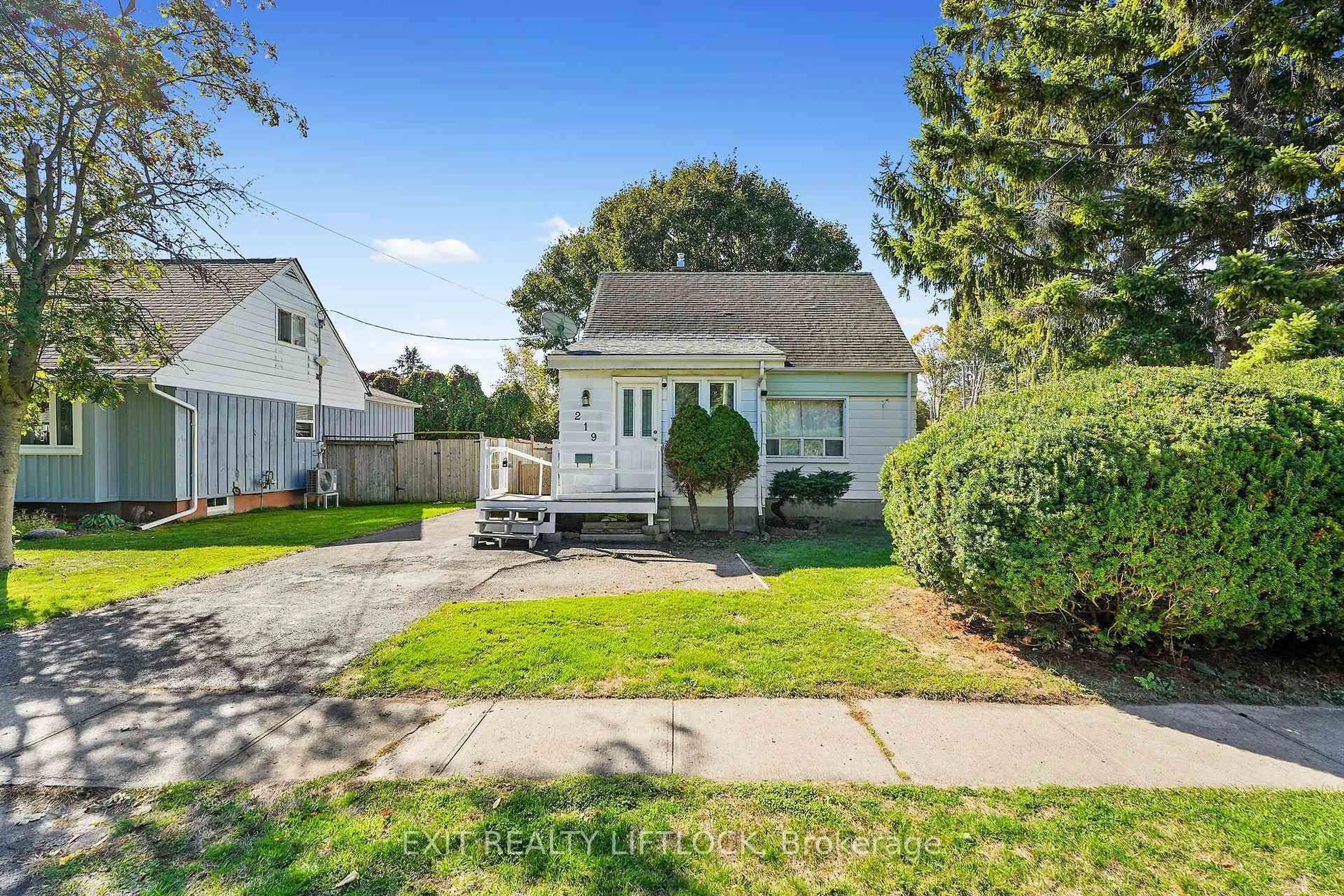 A pic from outside/outdoor area/front of a property/back of a property/a pic from drone, street for 219 Burnham St, Cobourg Ontario K9A 2W5