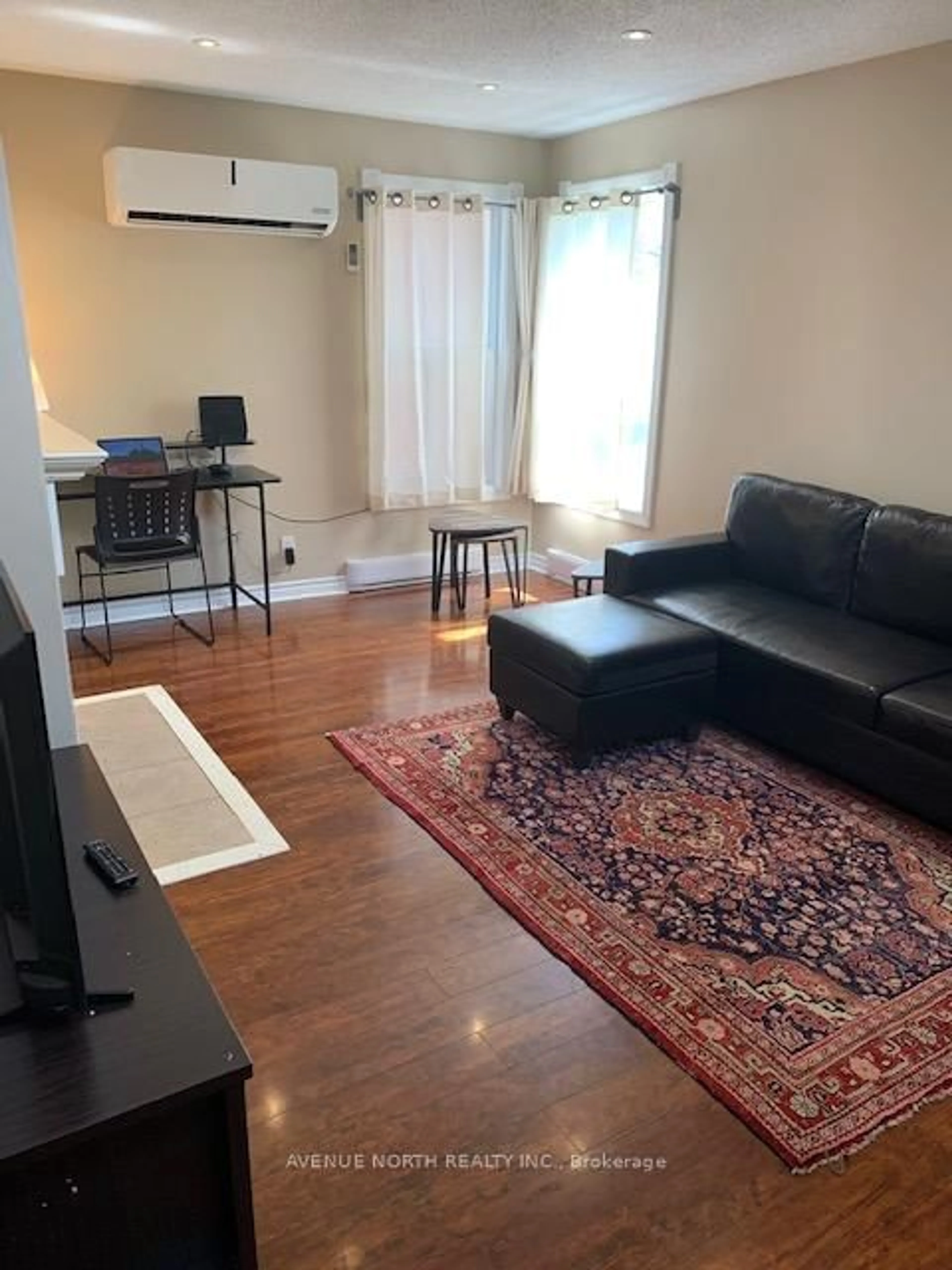 Living room with furniture, unknown for 48 Bolton St, Ottawa Ontario K1N 5A9