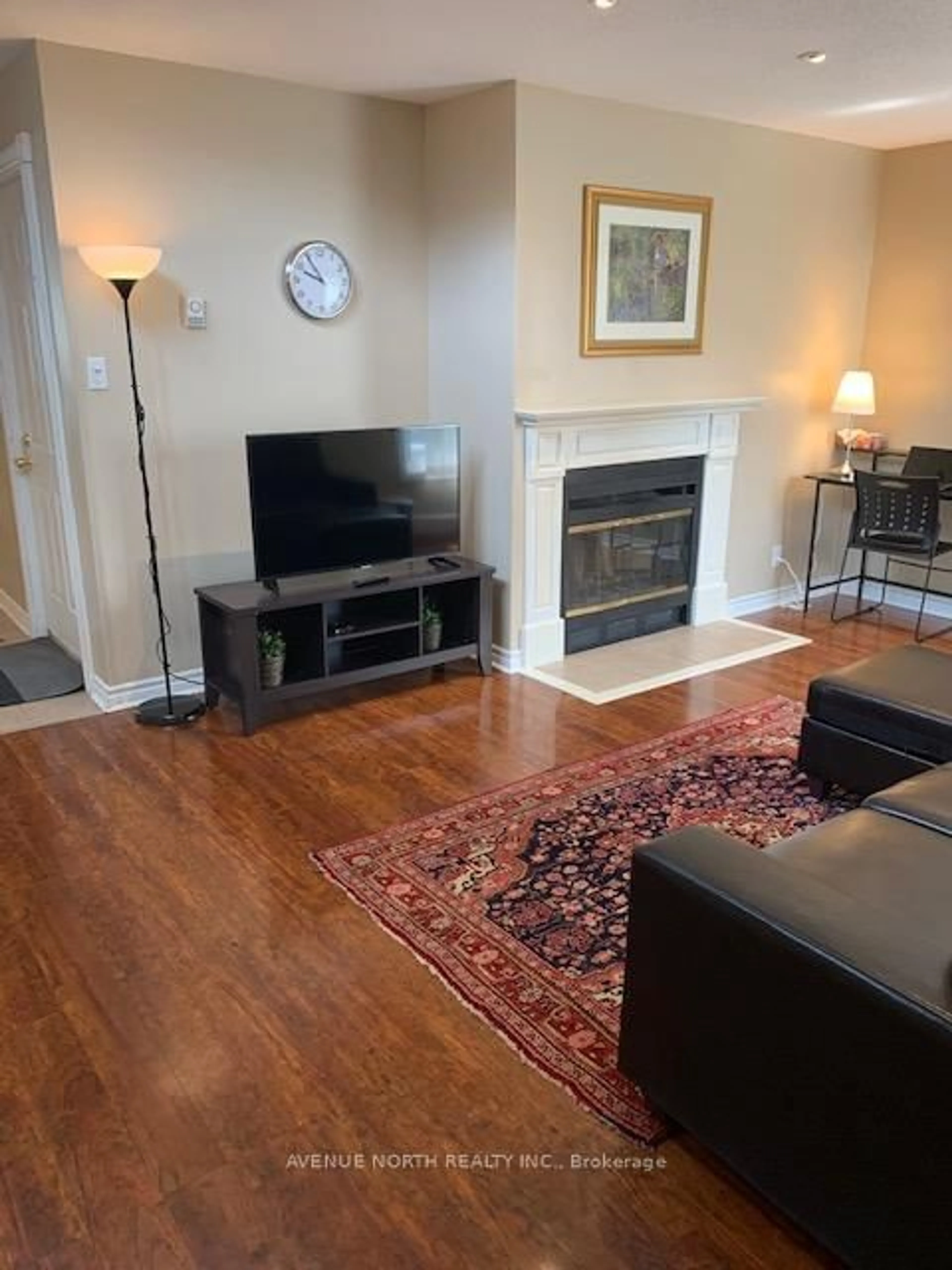 Living room with furniture, unknown for 48 Bolton St, Ottawa Ontario K1N 5A9