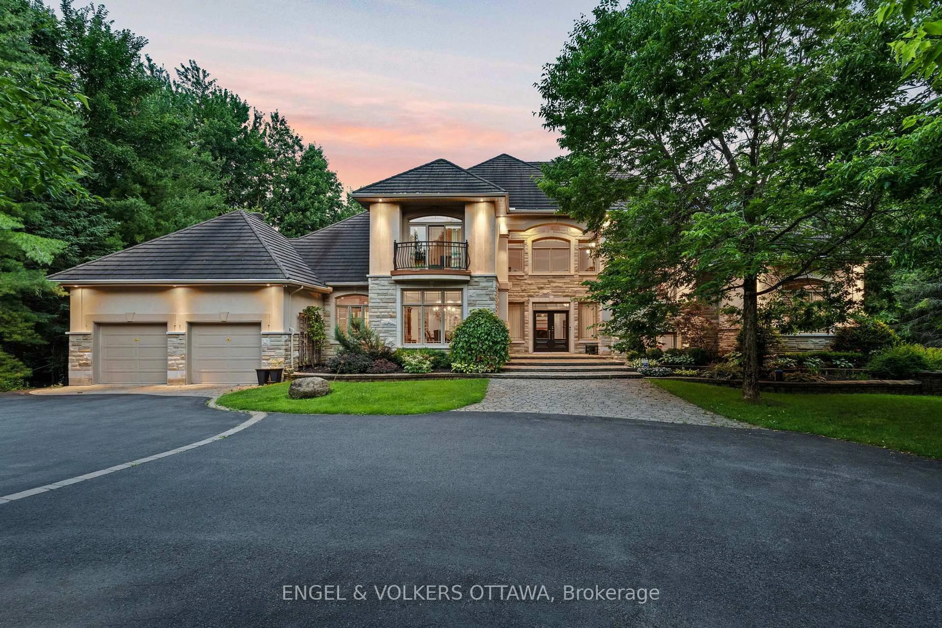 Home with brick exterior material, water/lake/river/ocean view for 5800 Queenscourt Cres, Ottawa Ontario K4M 1K3