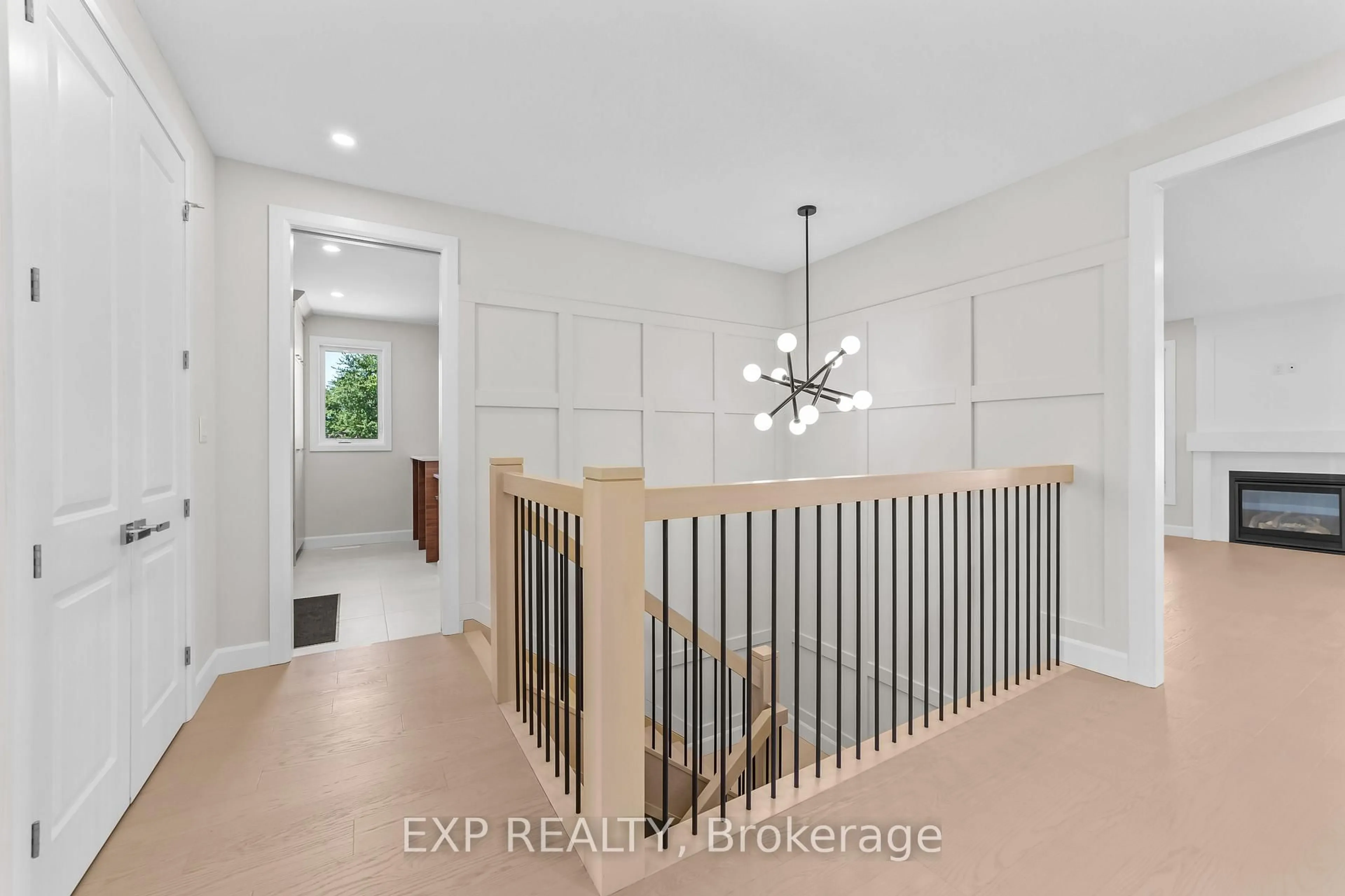 Indoor entryway for 421 Ontario St, Warwick Ontario N0M 2S0