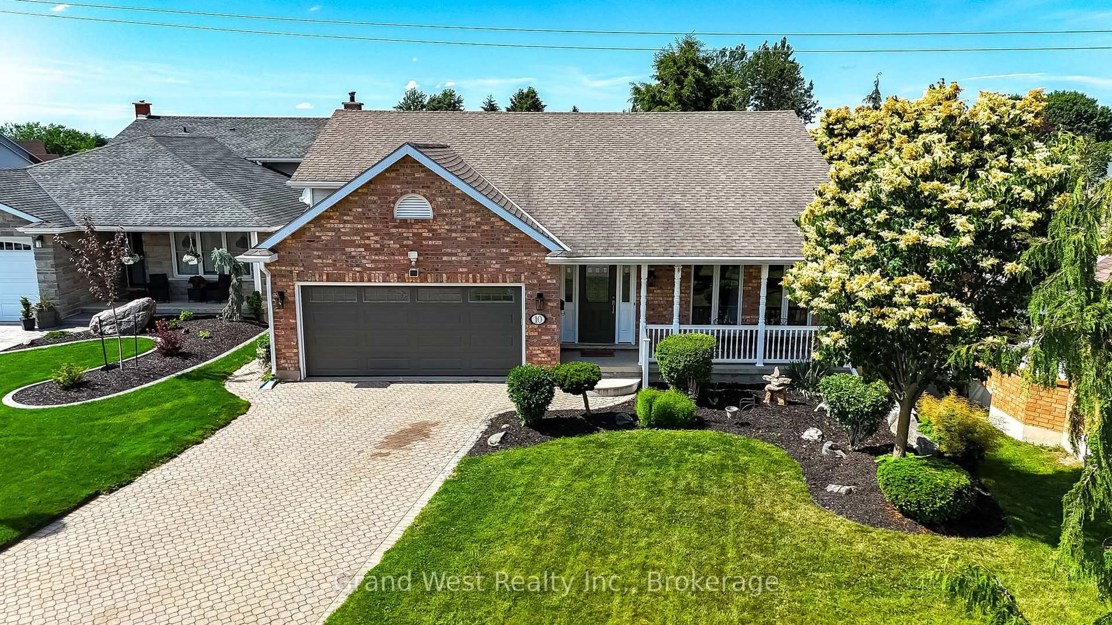 A pic from outside/outdoor area/front of a property/back of a property/a pic from drone, street for 10 GLEN ABBEY Crt, Woodstock Ontario N4S 8S8