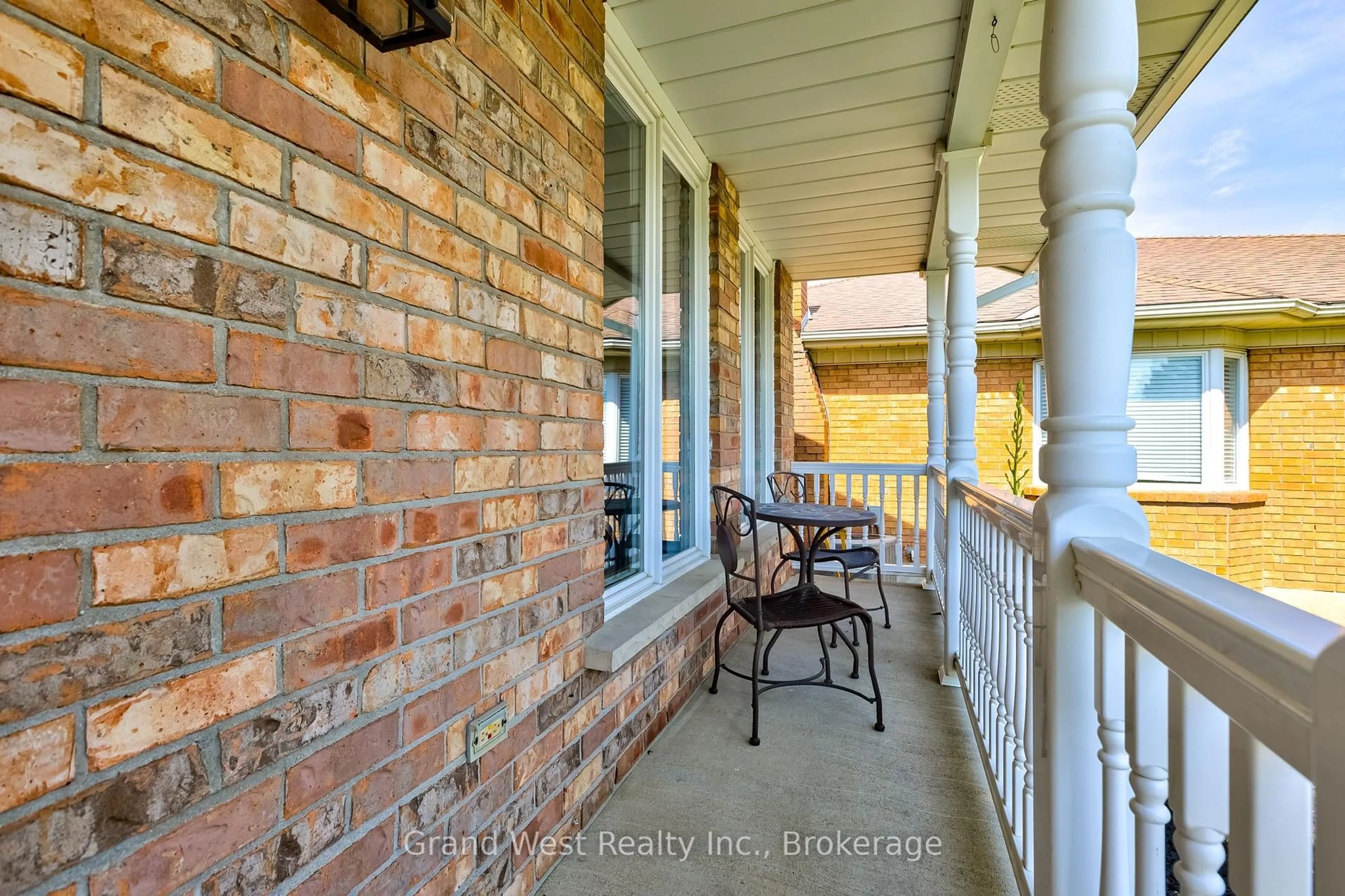Patio, street for 10 GLEN ABBEY Crt, Woodstock Ontario N4S 8S8