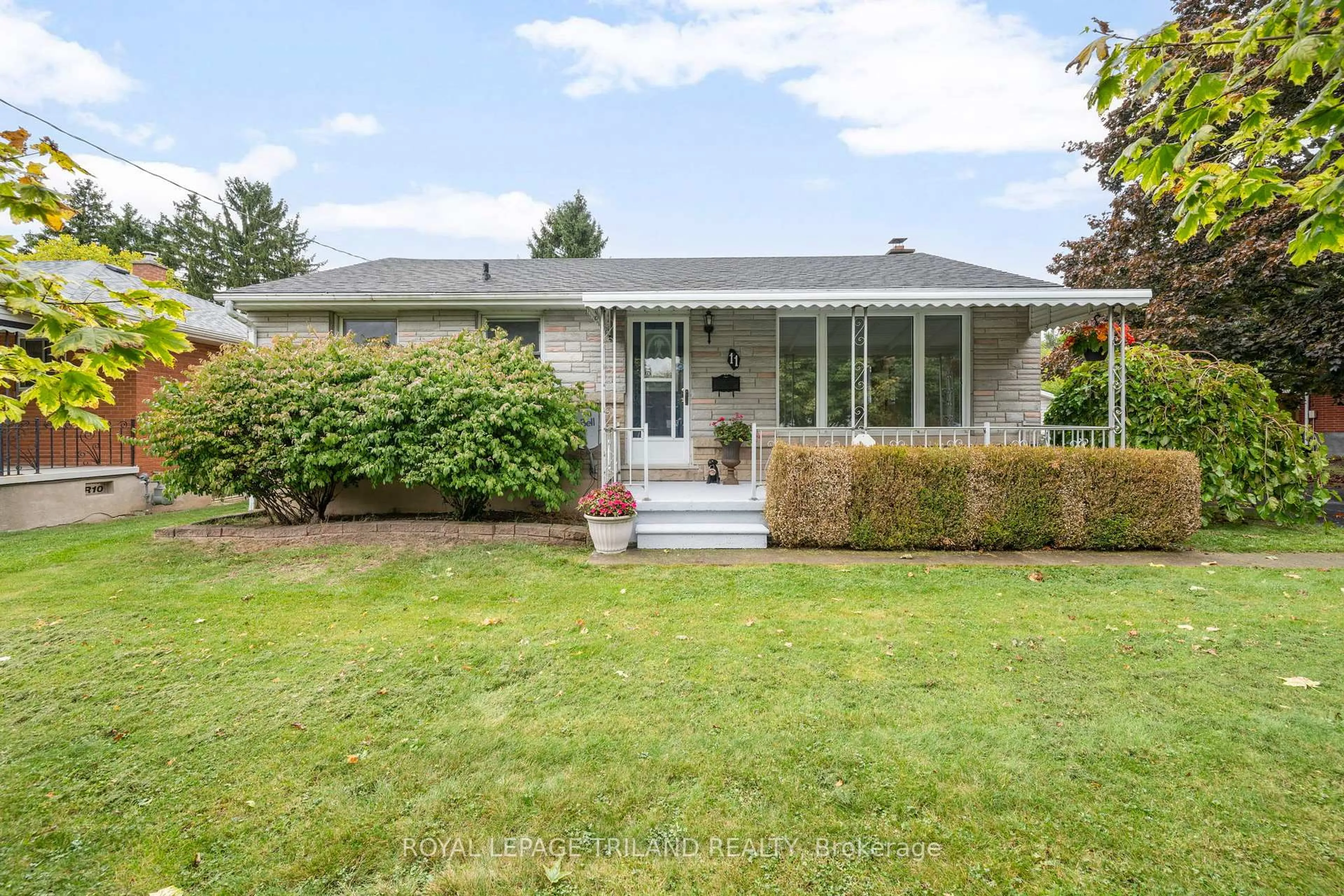 Home with vinyl exterior material, street for 11 PATRICIA St, St. Thomas Ontario N5P 2C7