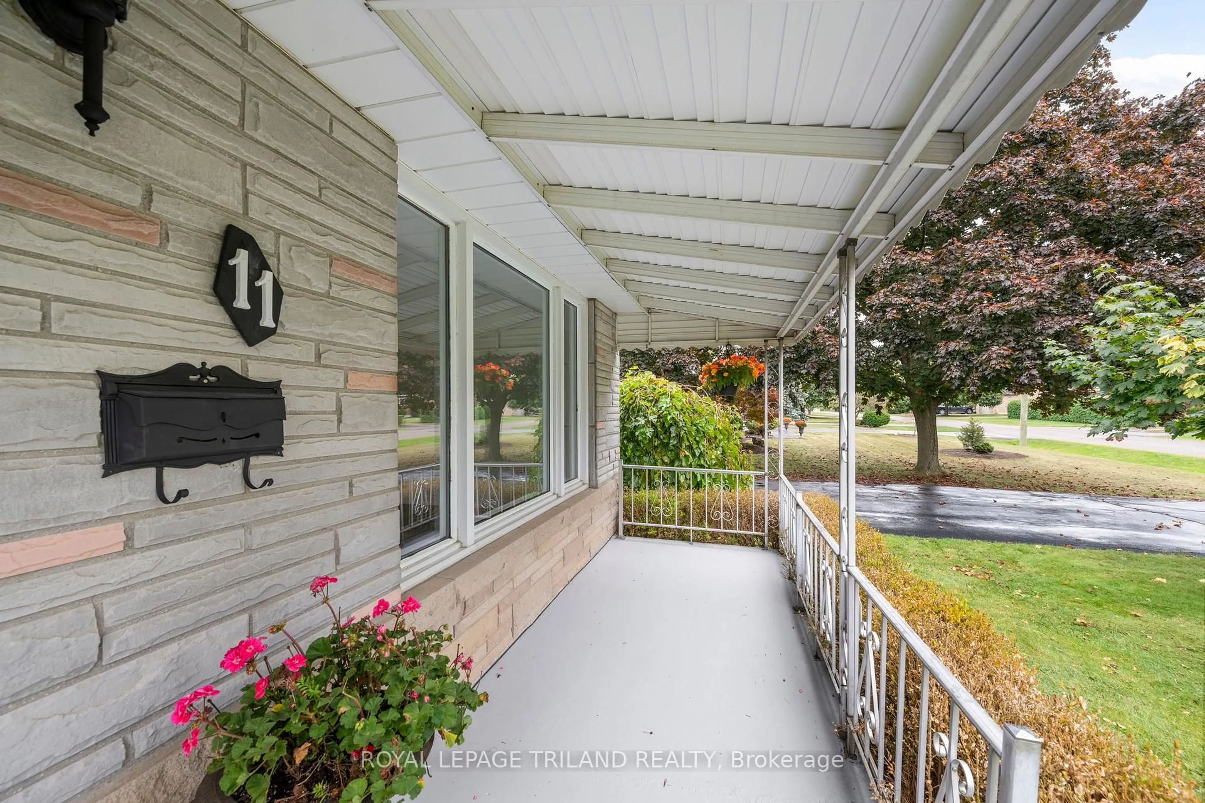 Patio, street for 11 PATRICIA St, St. Thomas Ontario N5P 2C7