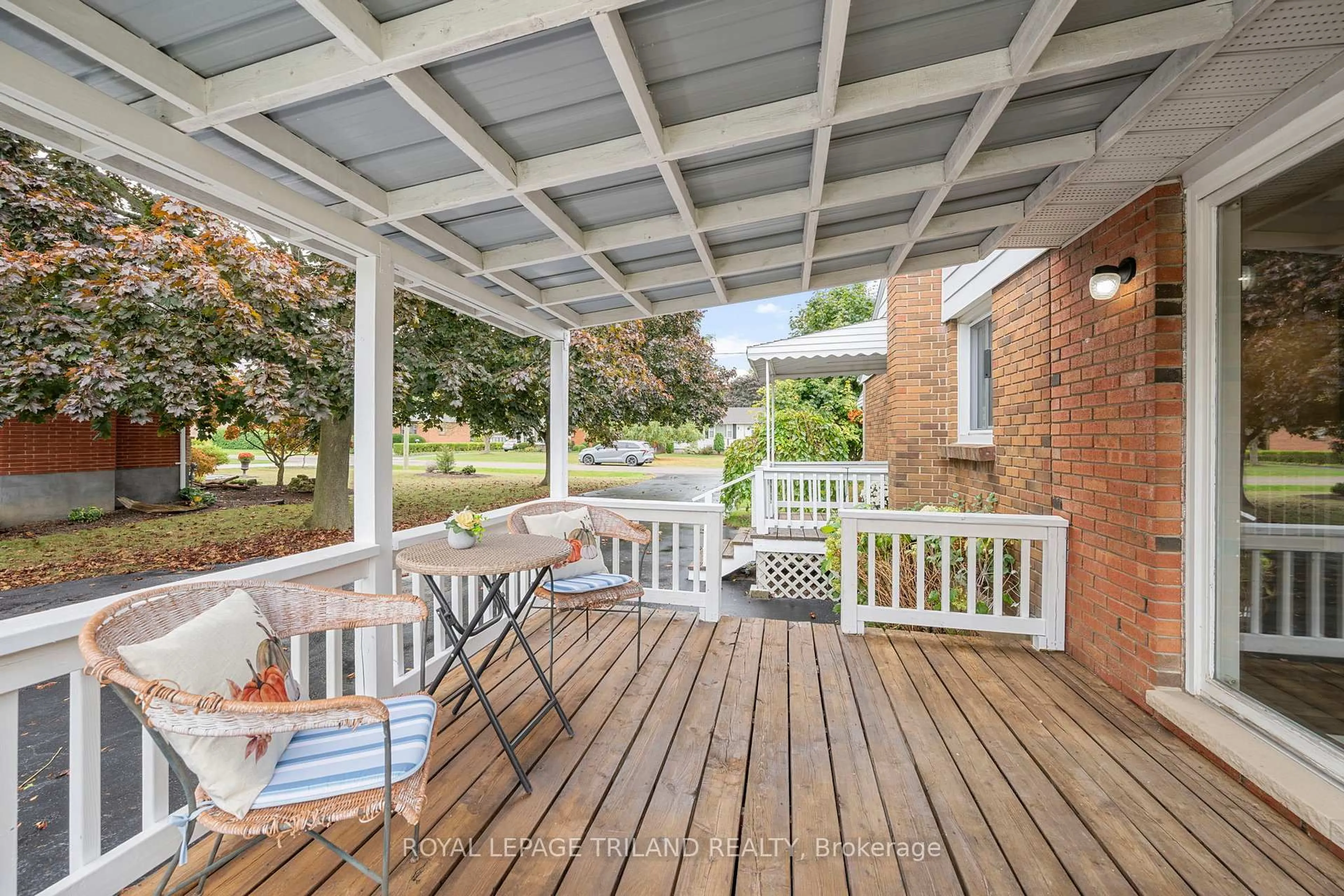 Patio, unknown for 11 PATRICIA St, St. Thomas Ontario N5P 2C7