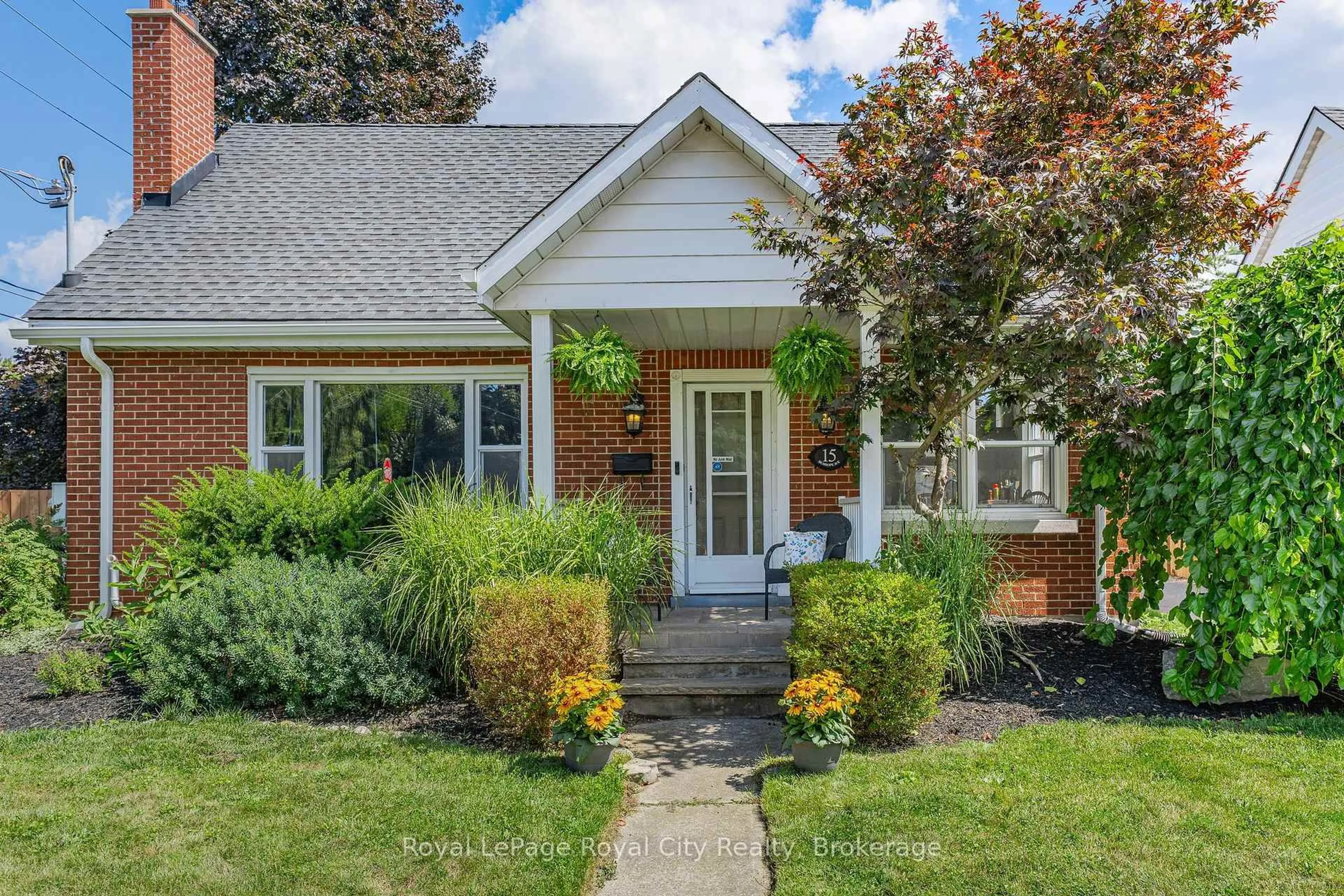 Home with brick exterior material, street for 15 Dudhope Ave, Cambridge Ontario N1R 4T2
