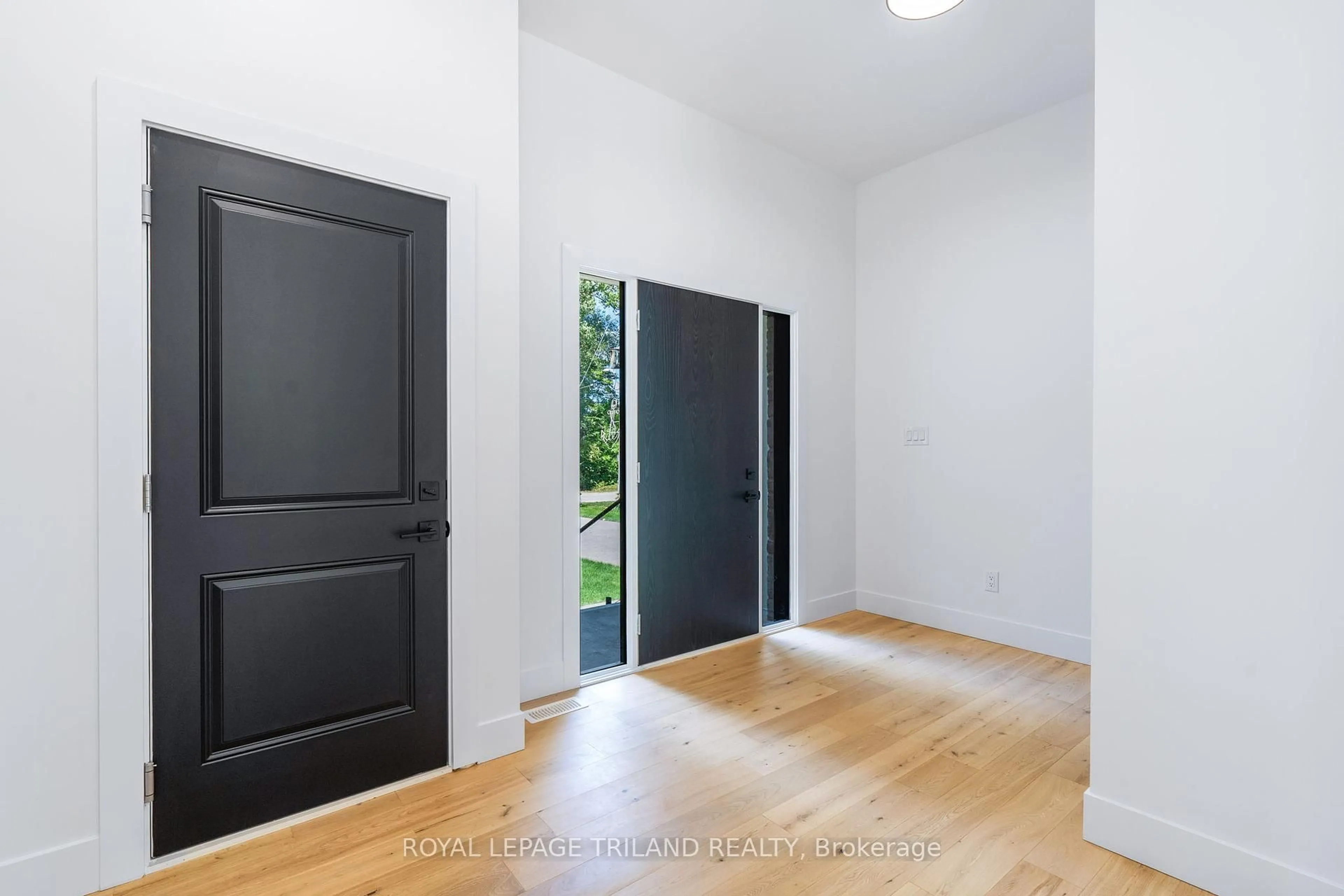 Indoor entryway for 34 Alberta St, Lambton Shores Ontario N0M 1T0