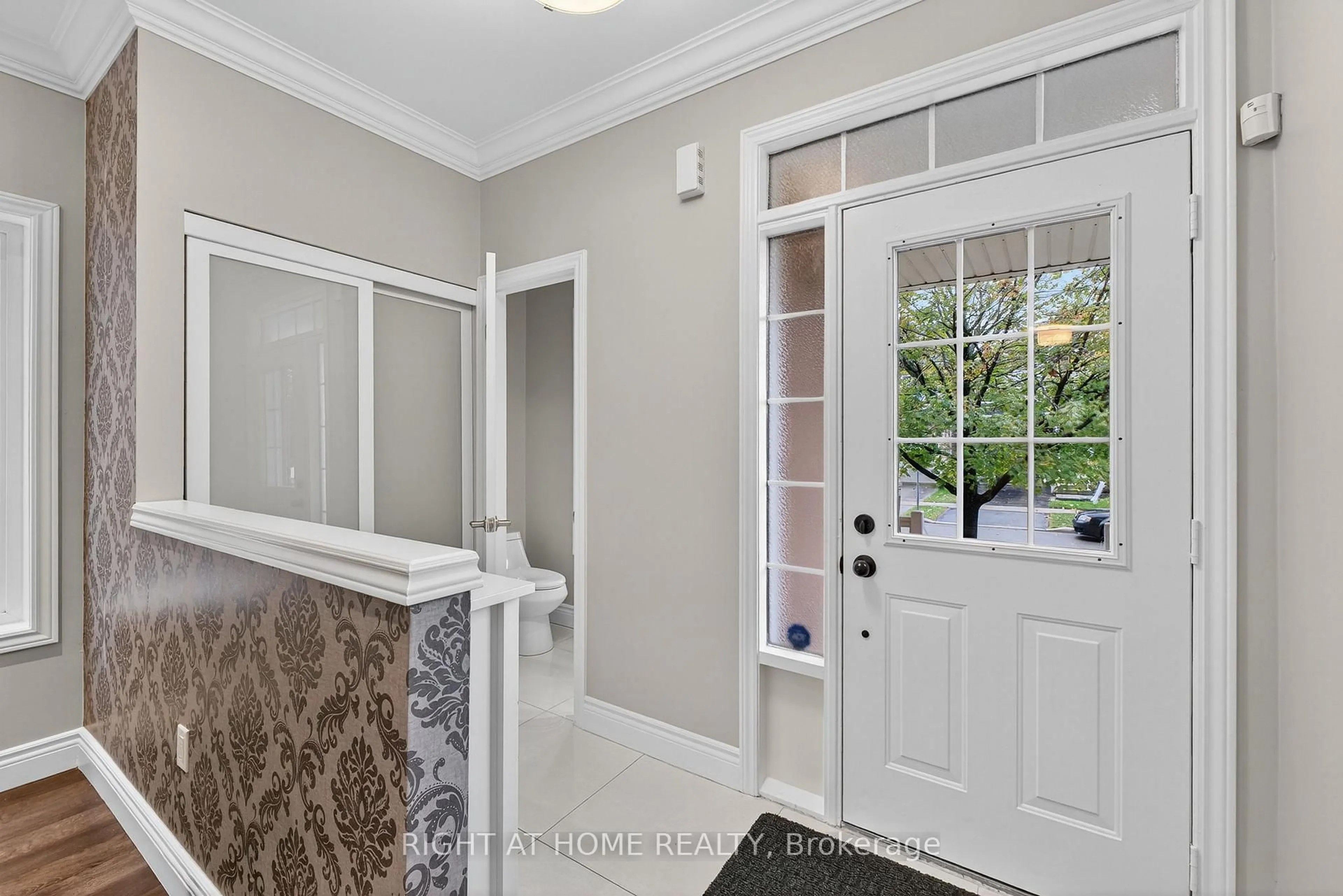 Indoor entryway for 155 Springstead Ave, Hamilton Ontario L8E 6E7