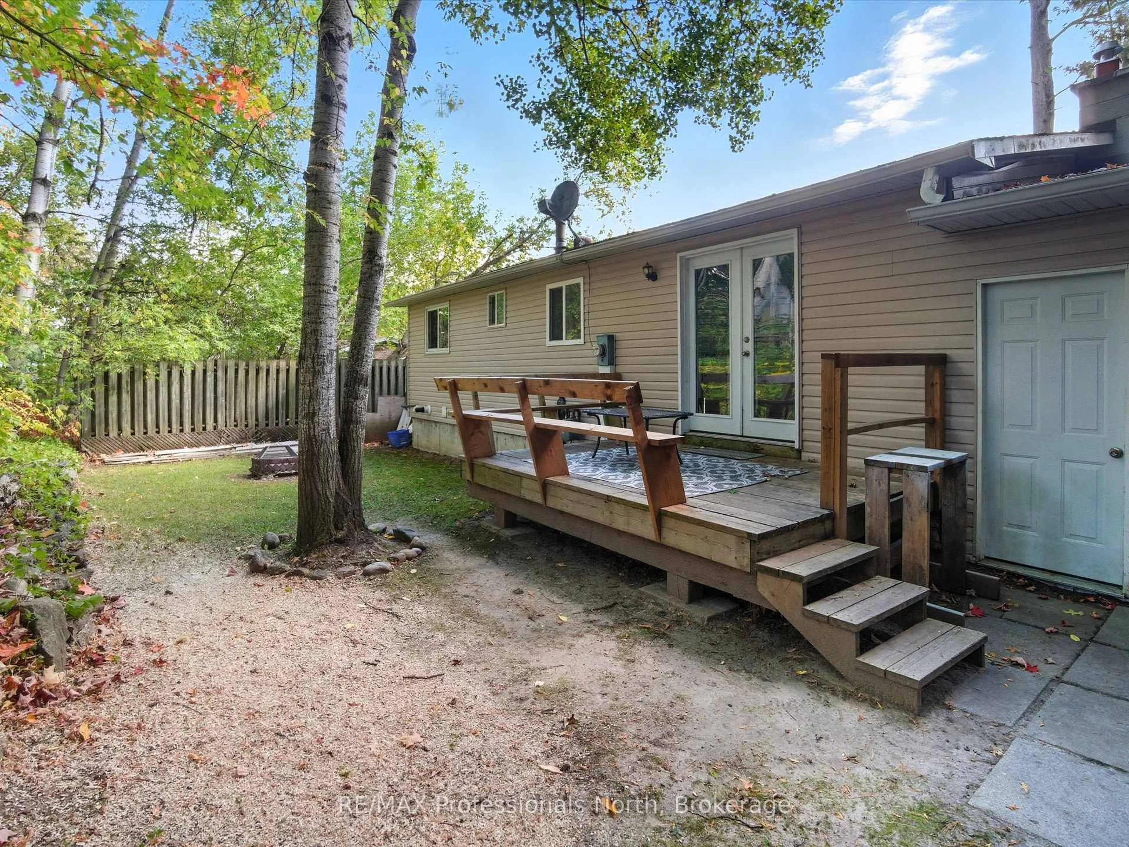Patio, forest/trees view for 182 Holditch St, Bracebridge Ontario P1L 1E9