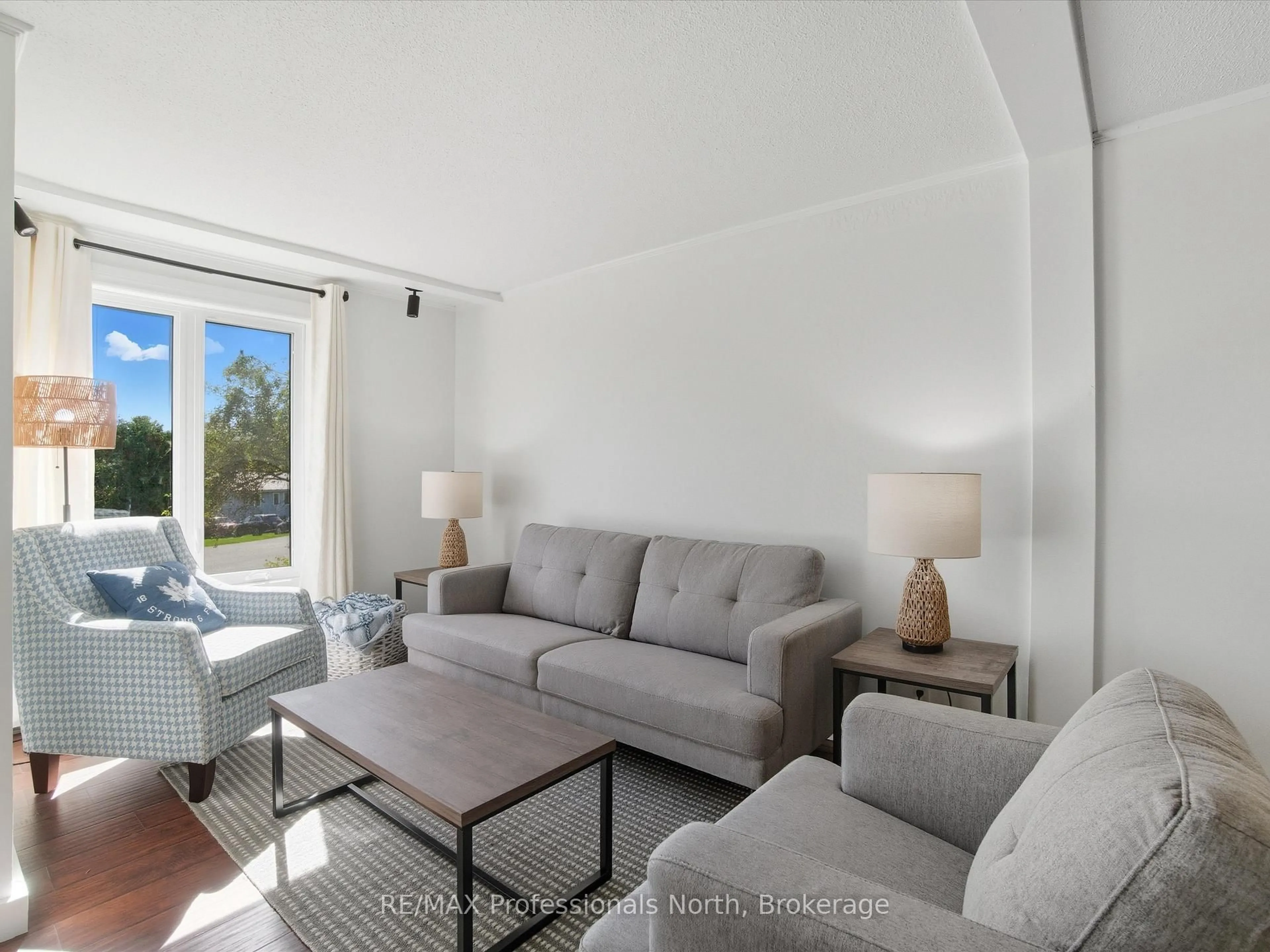 Living room with furniture, unknown for 182 Holditch St, Bracebridge Ontario P1L 1E9