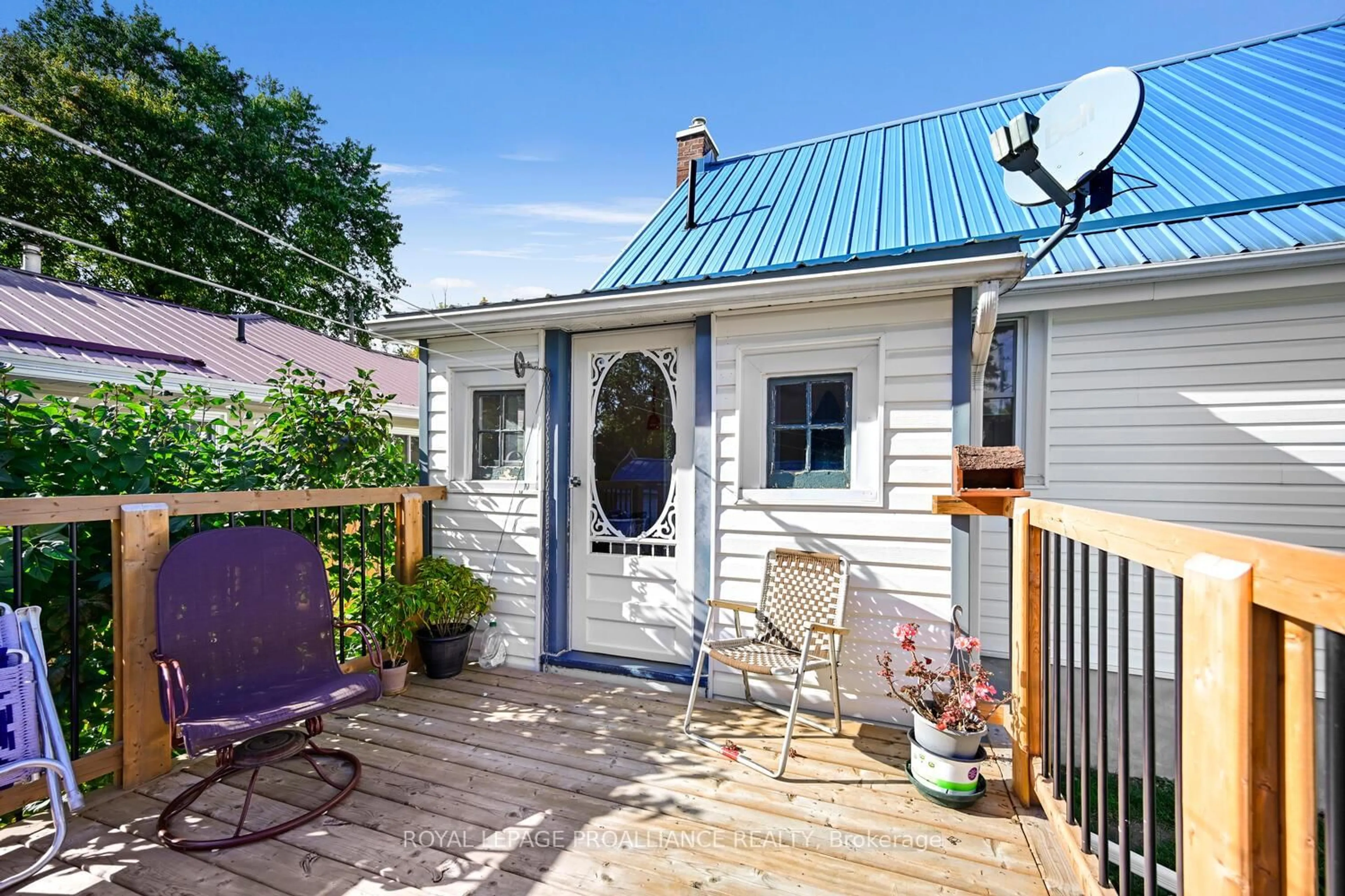 Patio, street for 187 James St, Brockville Ontario K6V 1L4