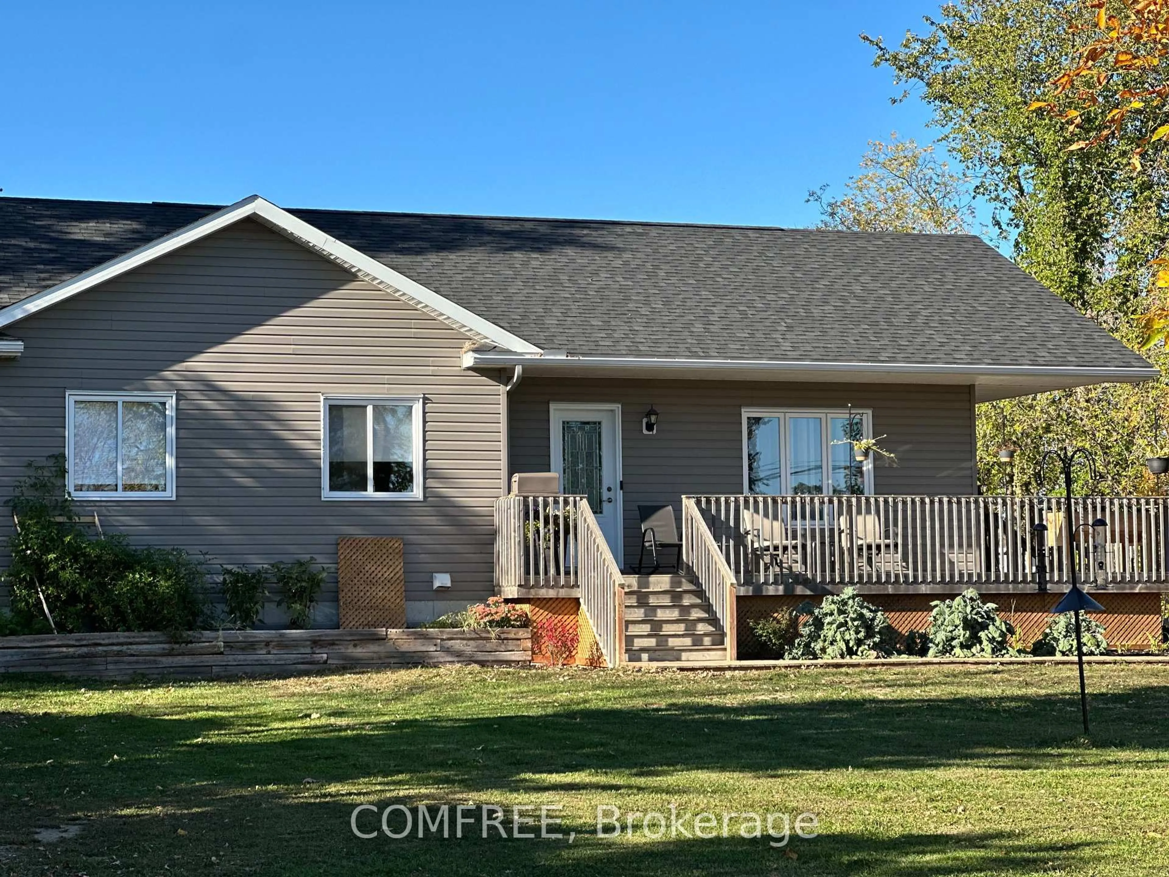 Home with vinyl exterior material, street for 140 Russett Dr, Arnprior Ontario K7S 3G8