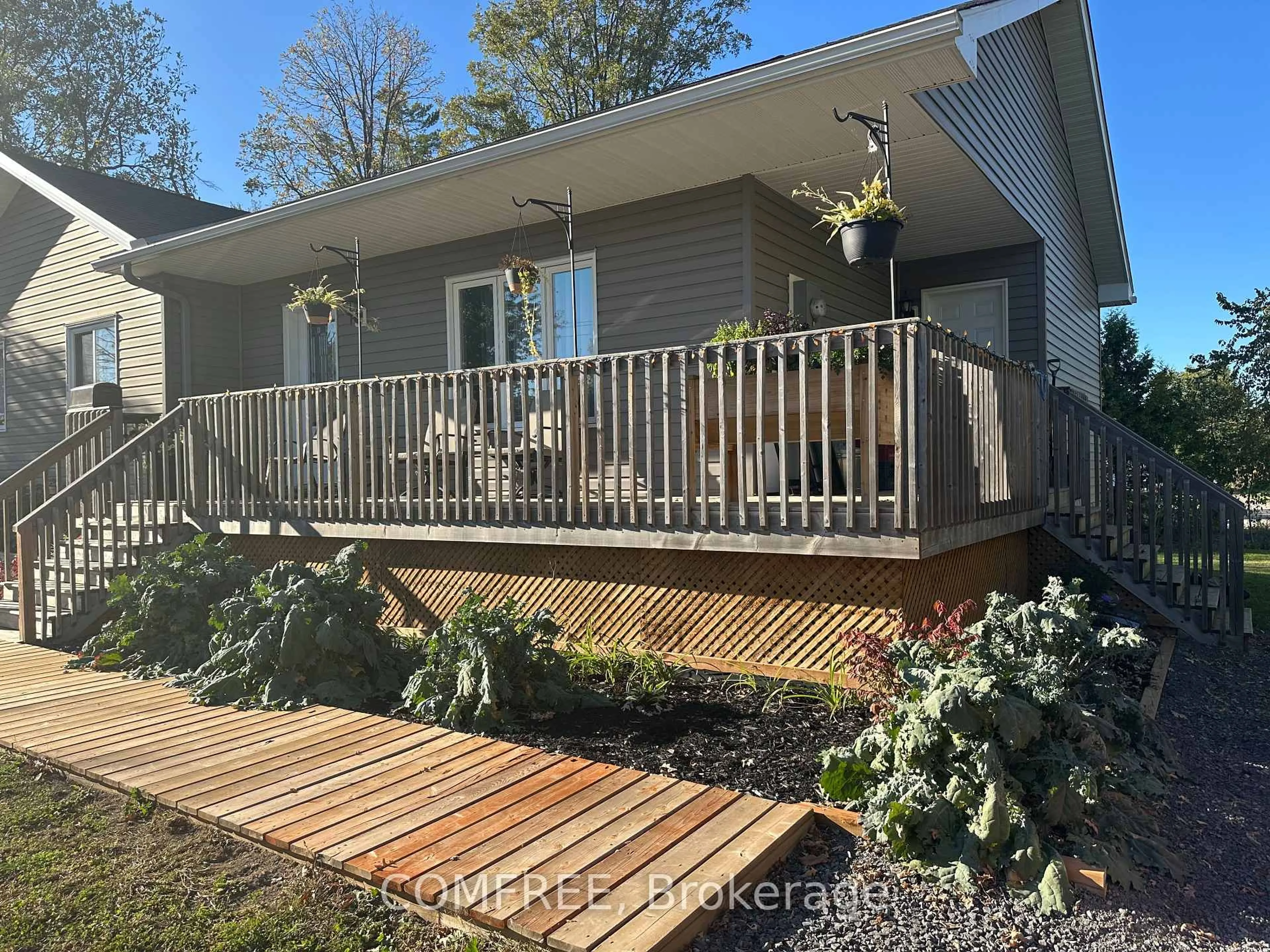 Home with vinyl exterior material, street for 140 Russett Dr, Arnprior Ontario K7S 3G8