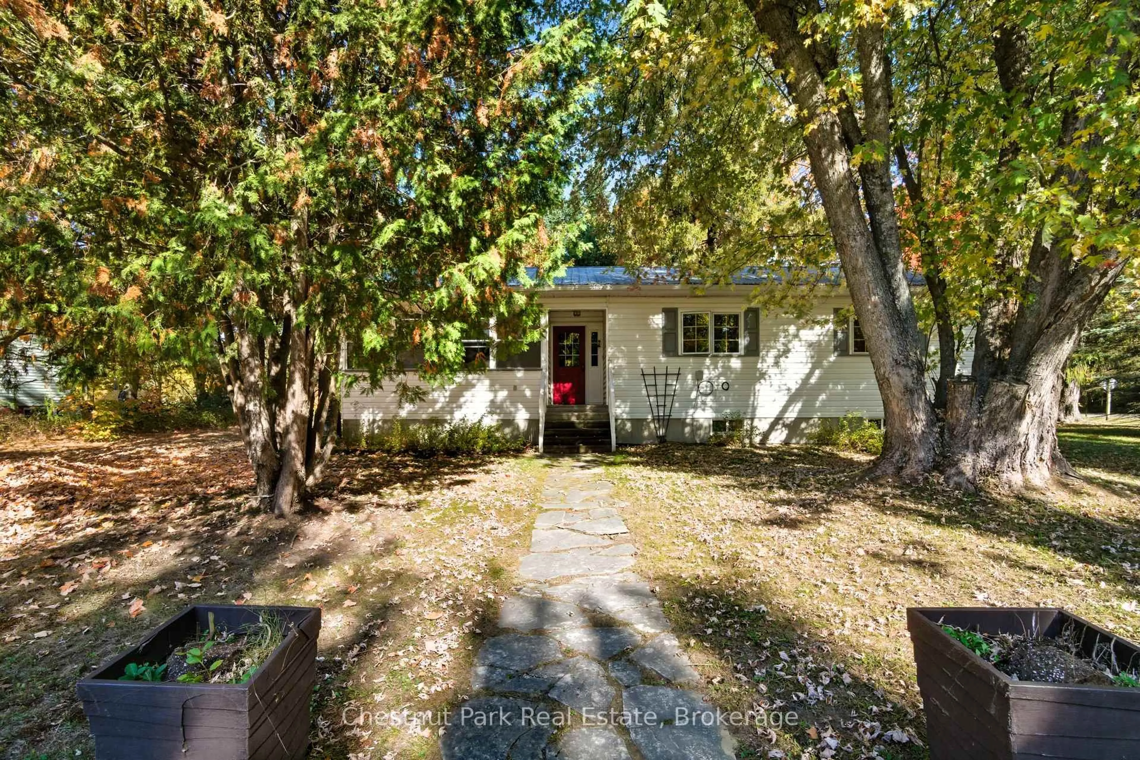 A pic from outside/outdoor area/front of a property/back of a property/a pic from drone, street for 14 Dickie St, Lake of Bays Ontario P0B 1A0