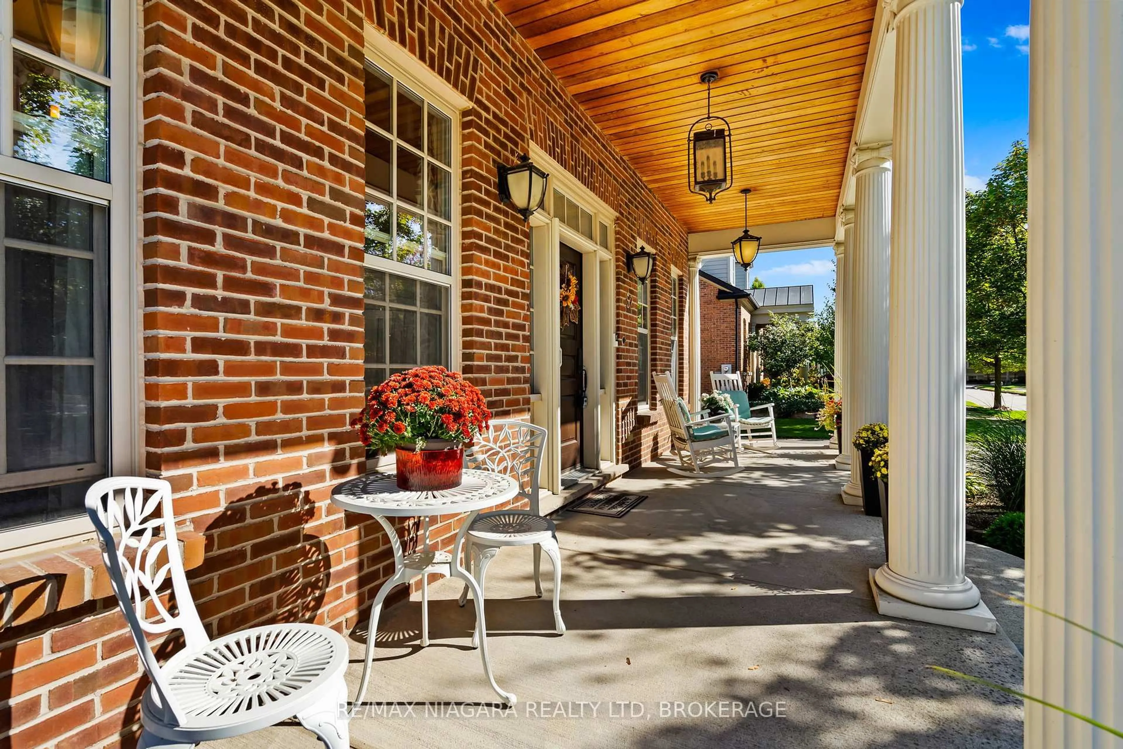 Patio, street for 52 Garrison Village Dr, Niagara-on-the-Lake Ontario L0S 1J0
