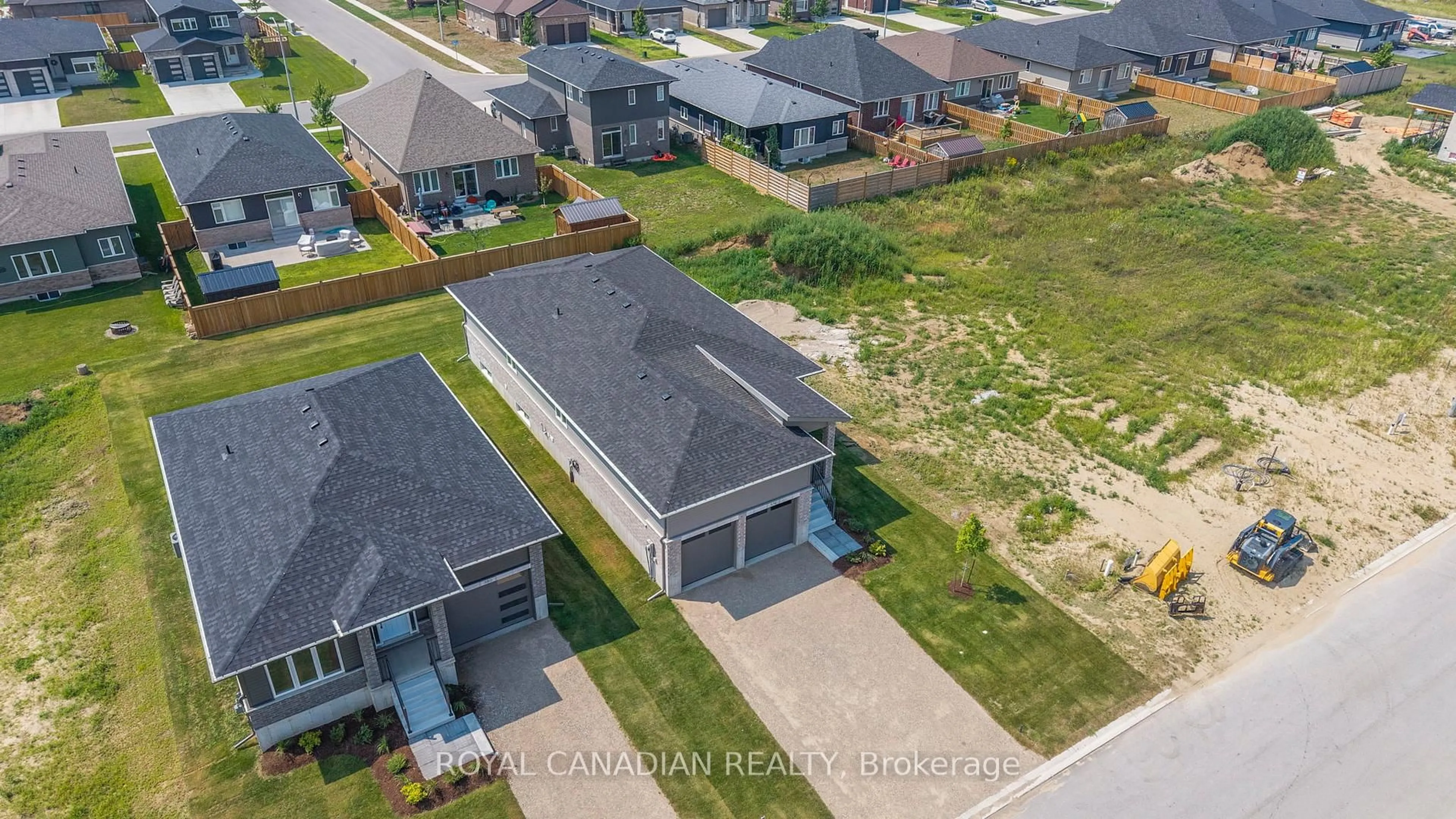 A pic from outside/outdoor area/front of a property/back of a property/a pic from drone, street for 376 HAWTHORNE St, Saugeen Shores Ontario N0H 2C3