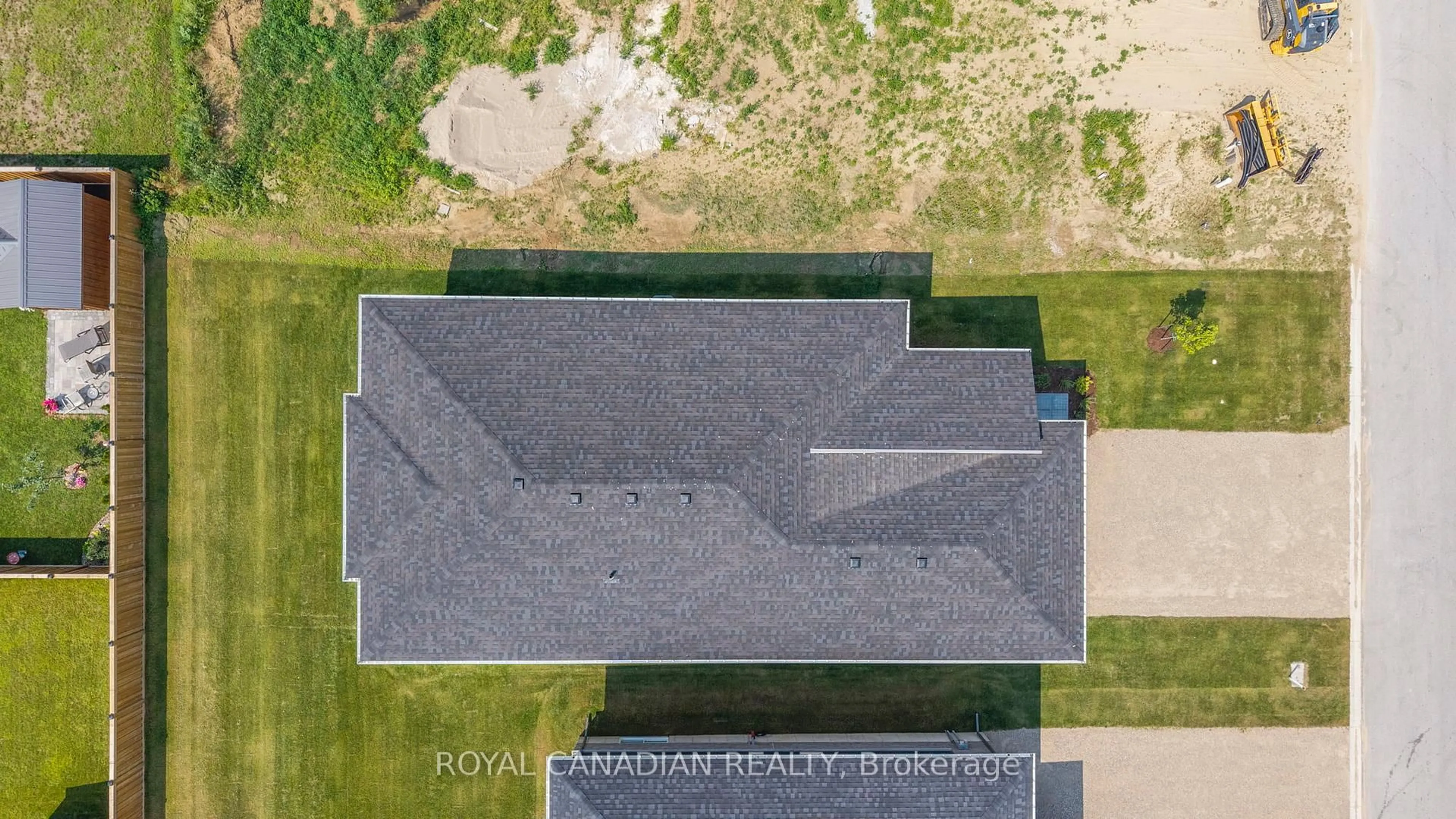 A pic from outside/outdoor area/front of a property/back of a property/a pic from drone, building for 376 HAWTHORNE St, Saugeen Shores Ontario N0H 2C3