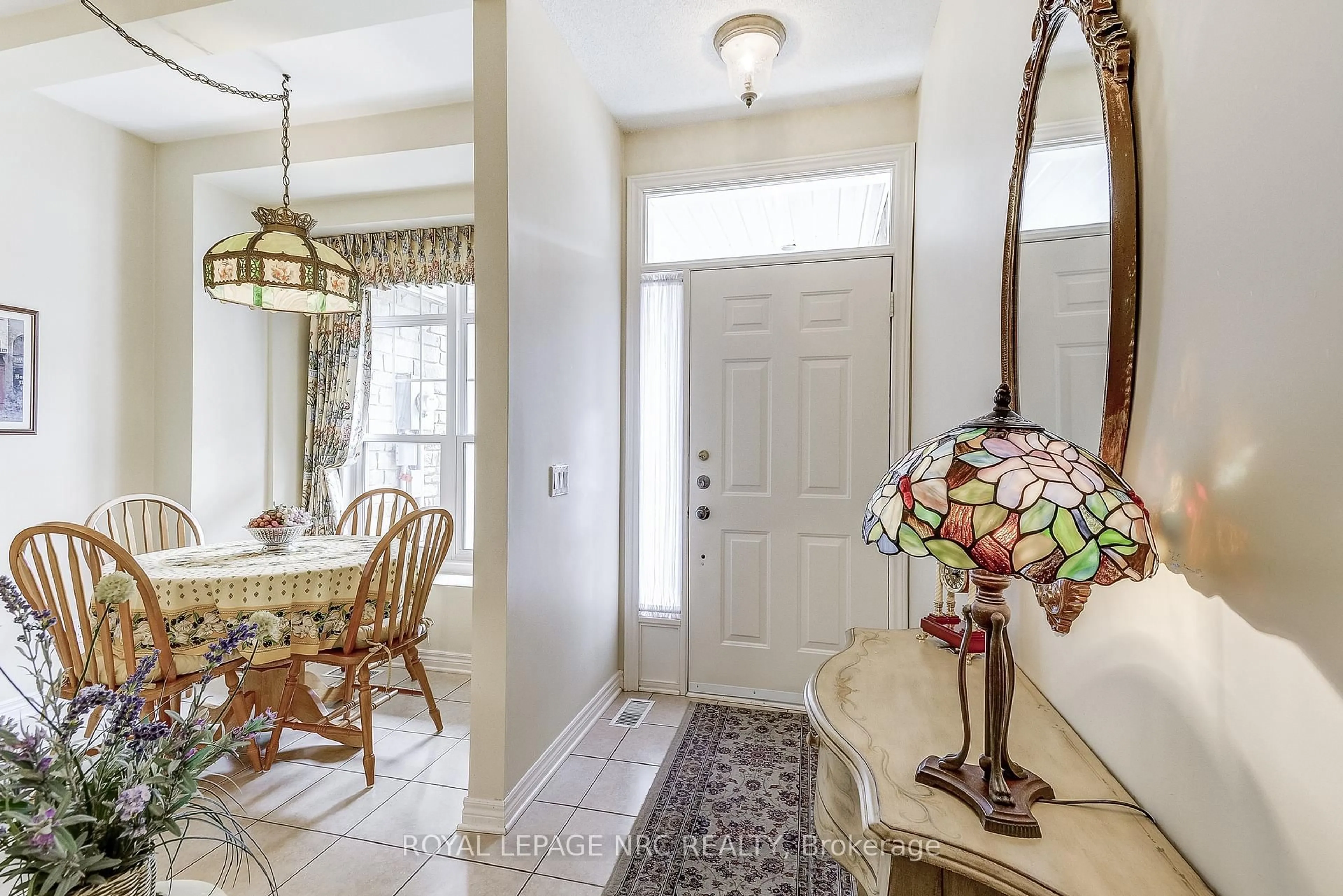 Indoor entryway for 15 SHAWS Lane, Niagara-on-the-Lake Ontario L0S 1J0