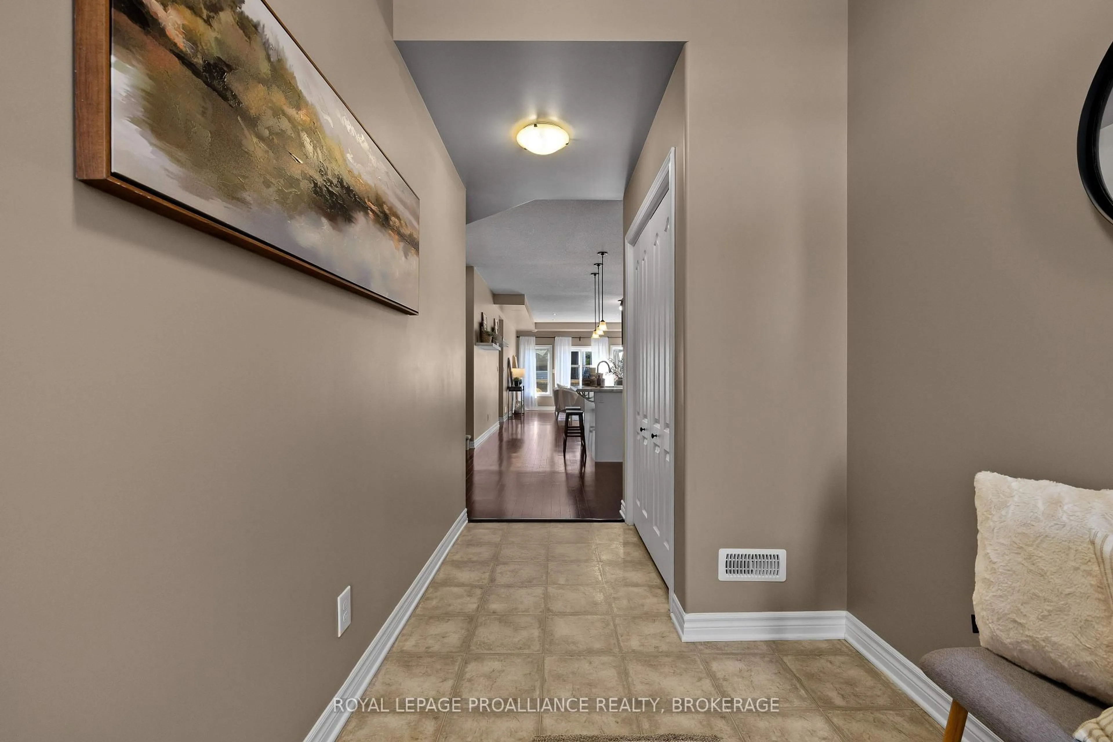 Indoor foyer for 831 Augusta Dr, Kingston Ontario K7P 0E3