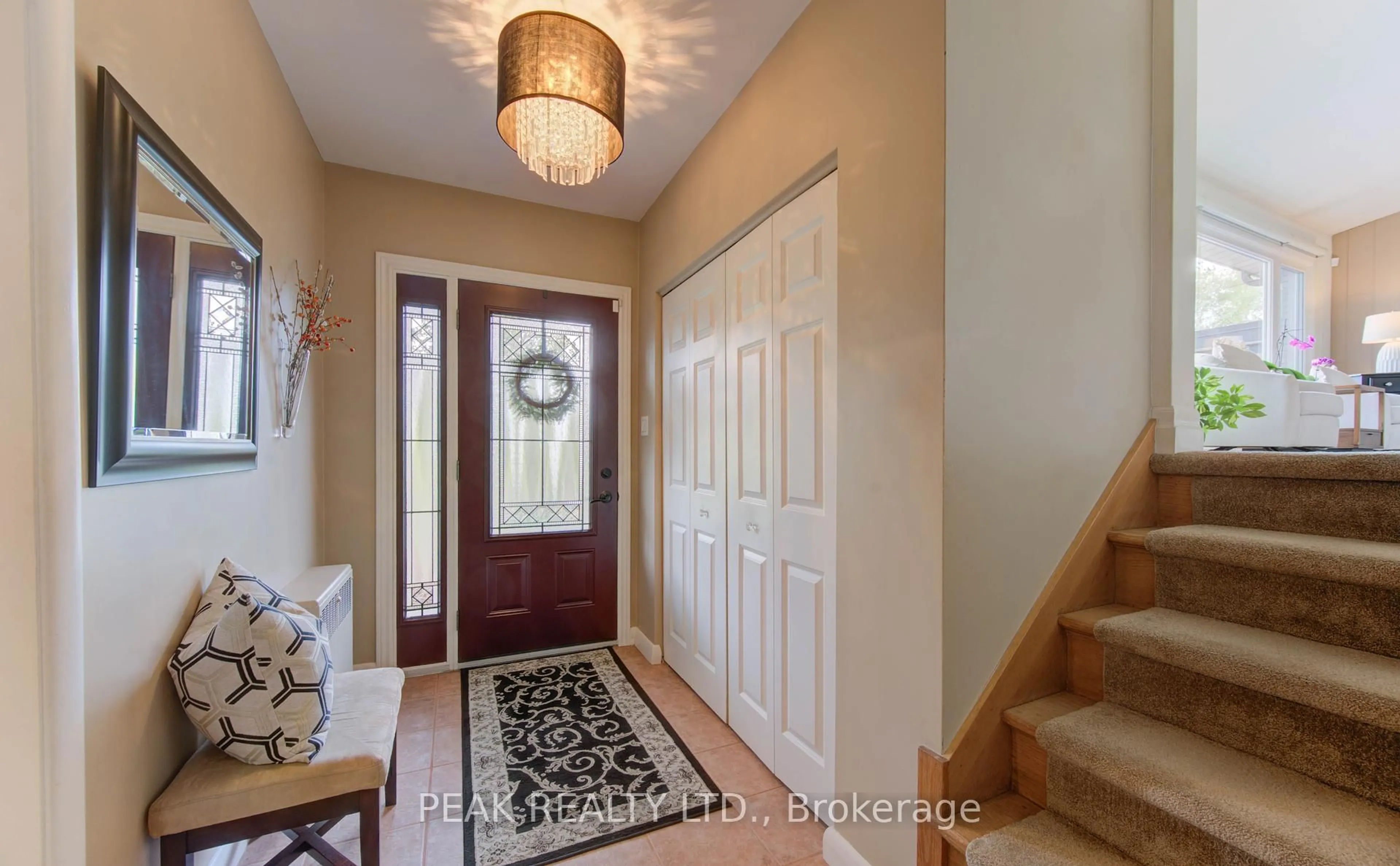 Indoor entryway for 440 Manchester Rd, Kitchener Ontario N2B 1A5