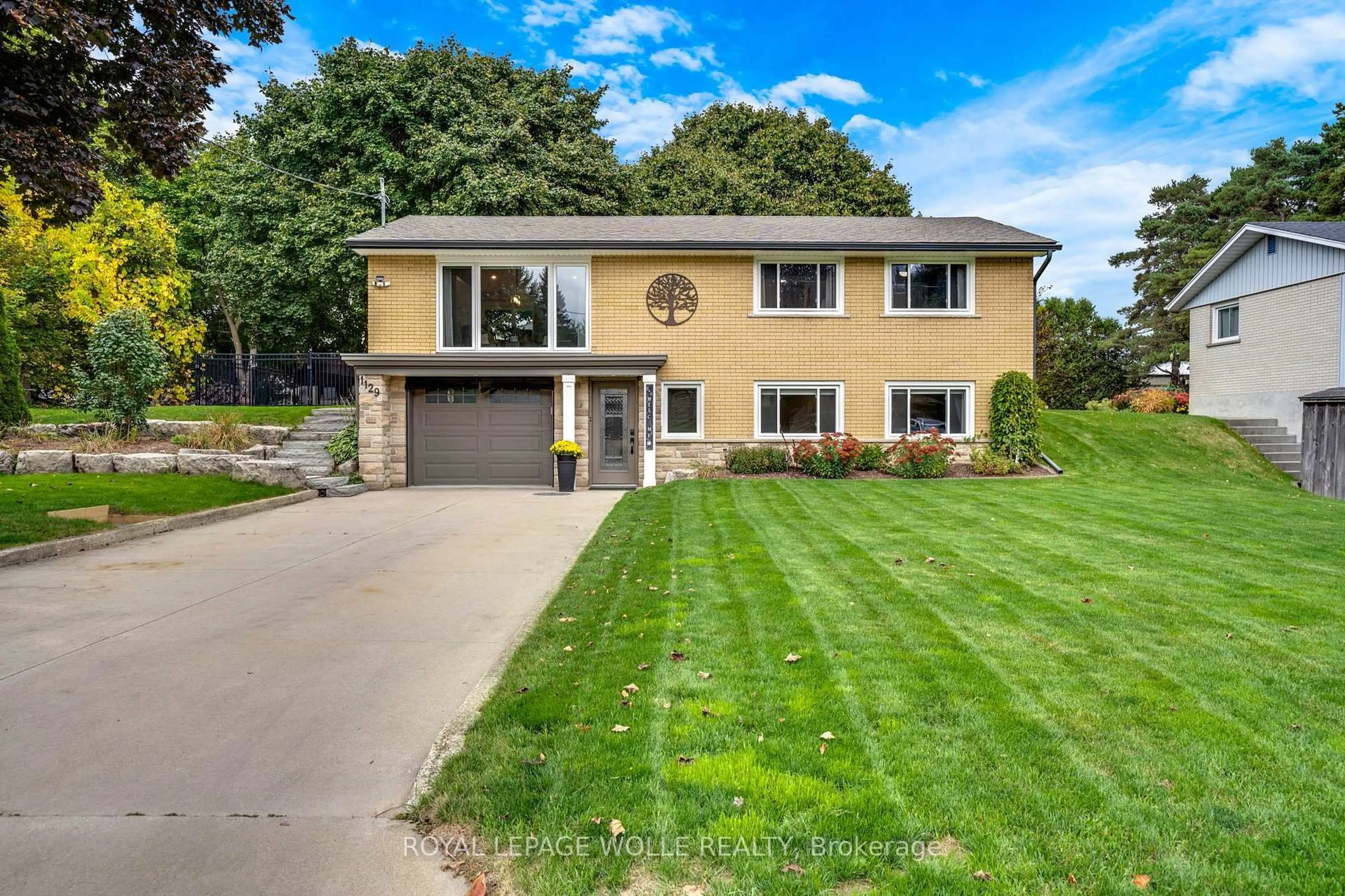 Home with vinyl exterior material, street for 1129 Church St, Wellesley Ontario N0B 2M0