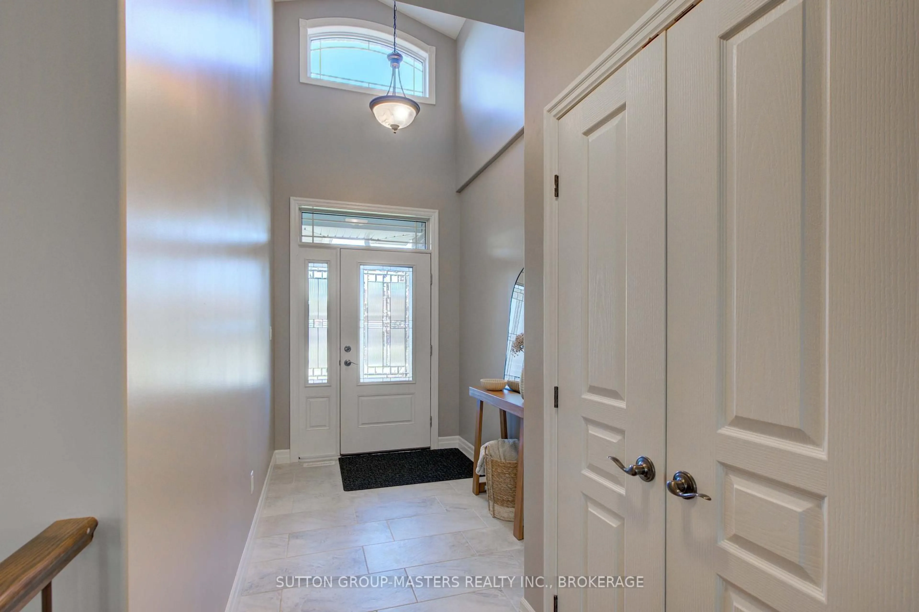 Indoor entryway for 61 Hartwood Cres, Greater Napanee Ontario K7R 0A8