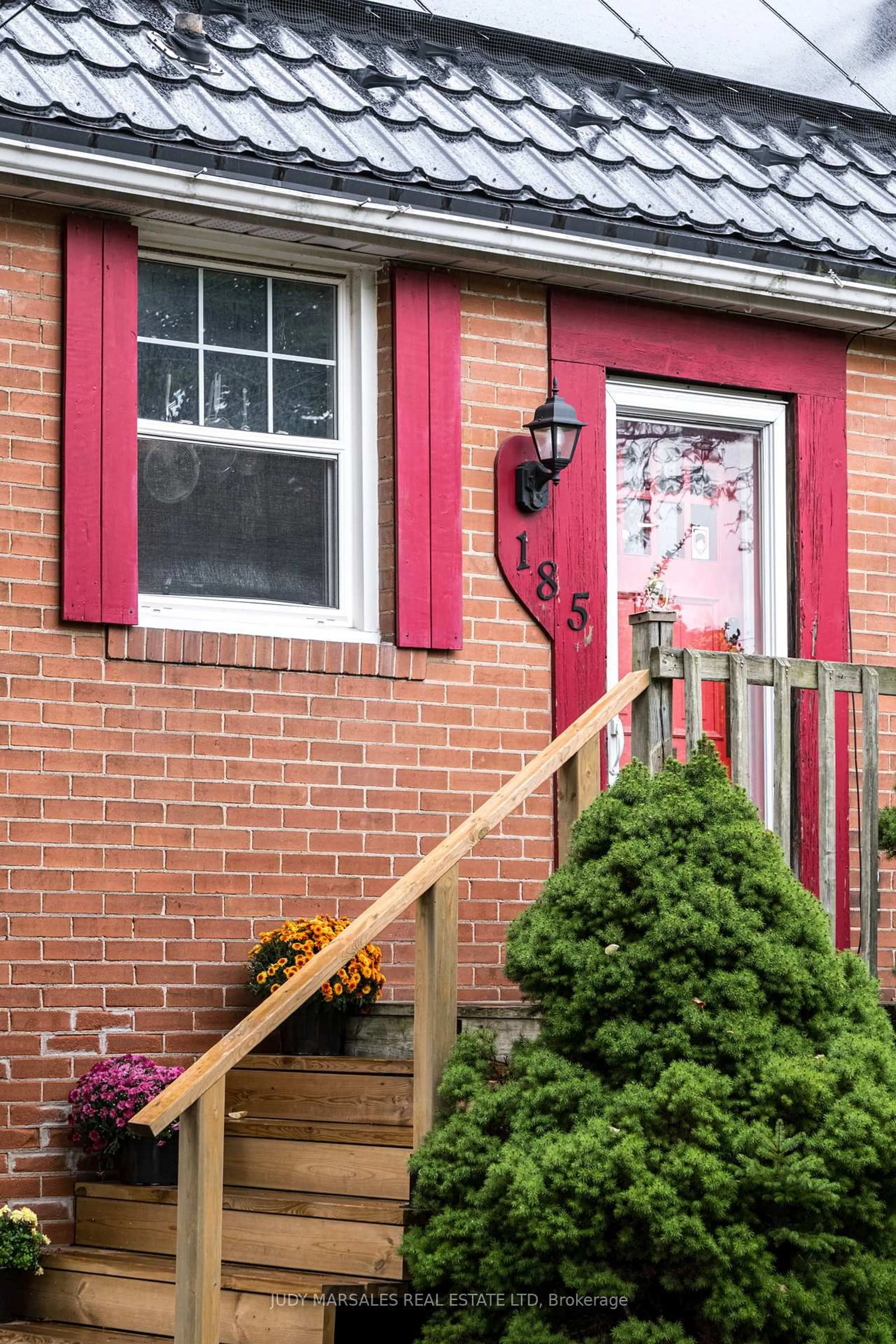 Home with brick exterior material, street for 185 East 13th St, Hamilton Ontario L9A 3Z6