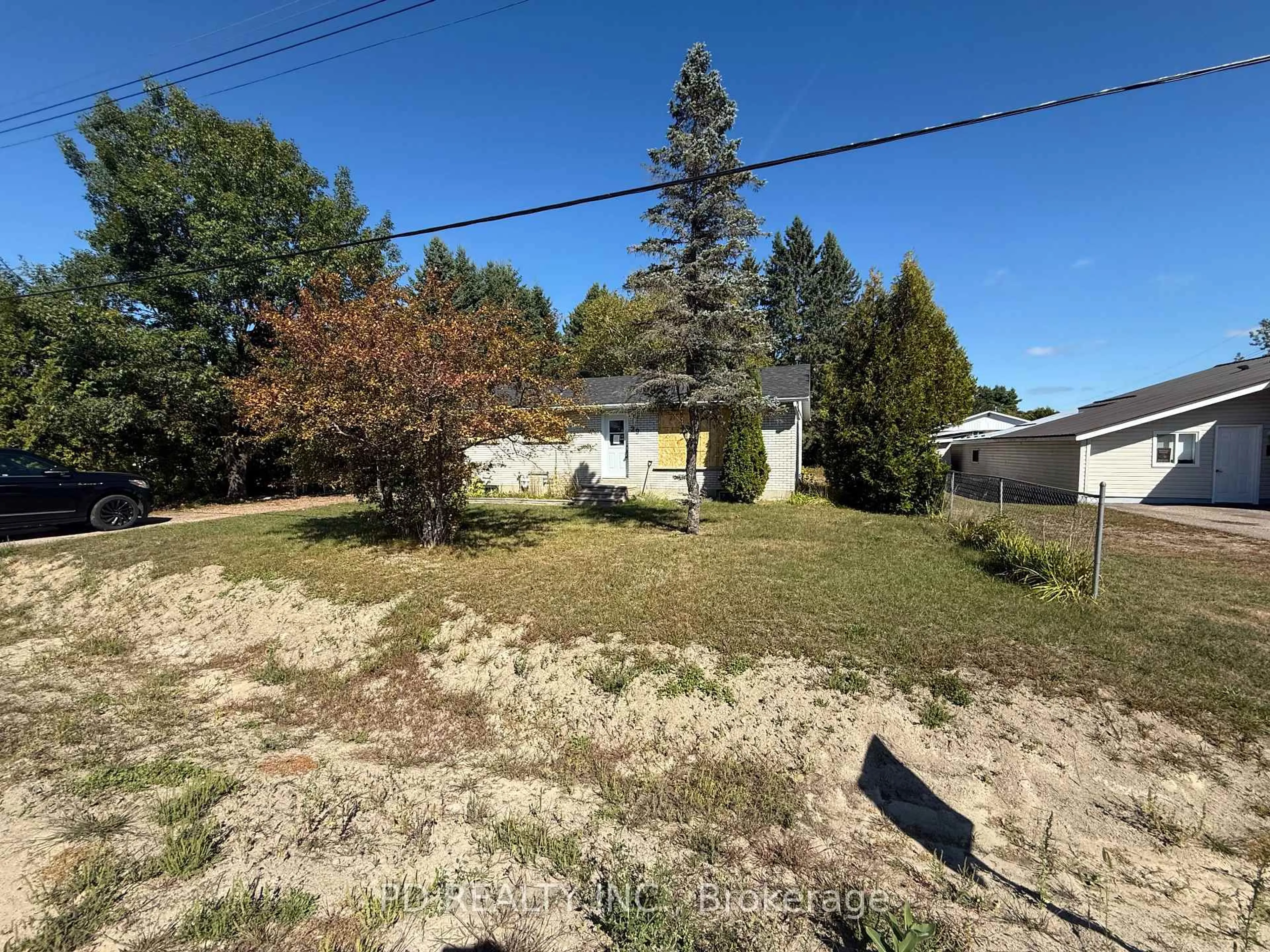 A pic from outside/outdoor area/front of a property/back of a property/a pic from drone, street for 29 Wilson St, Chalk River Ontario K0J 1J0