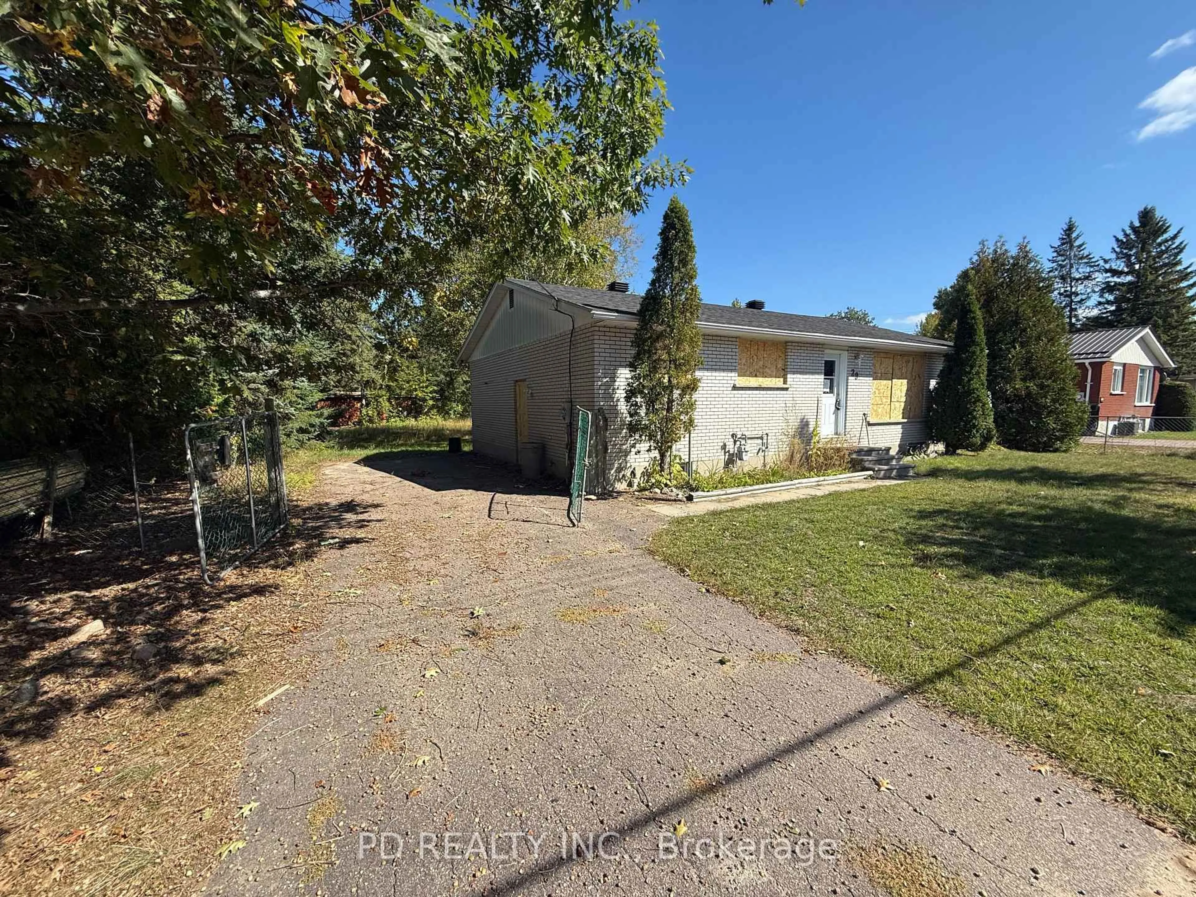 A pic from outside/outdoor area/front of a property/back of a property/a pic from drone, street for 29 Wilson St, Chalk River Ontario K0J 1J0