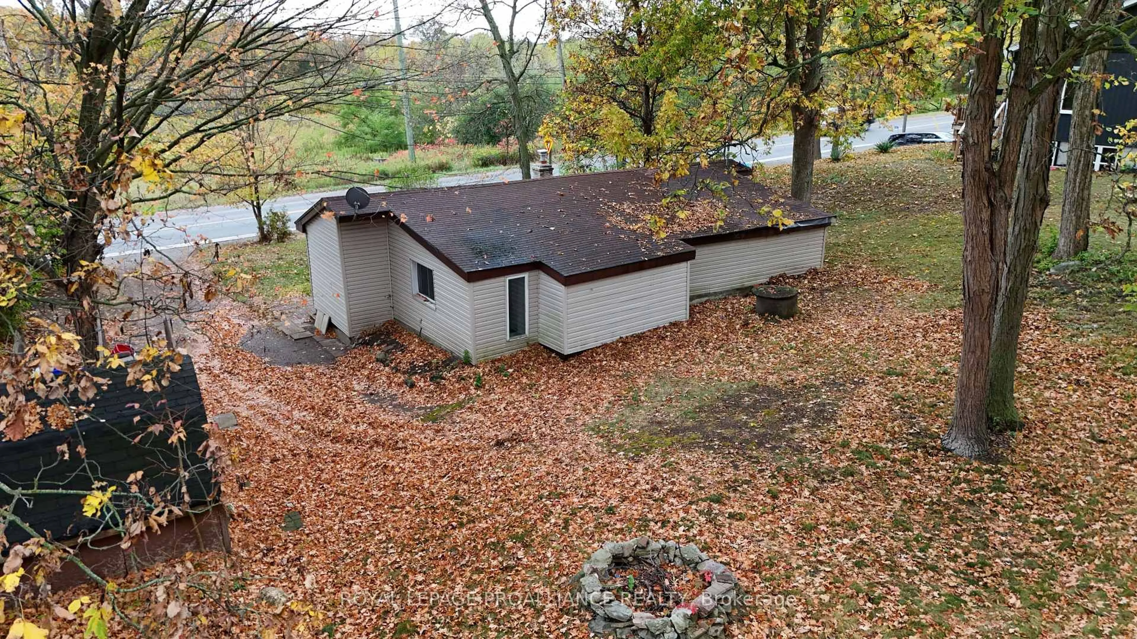 A pic from outside/outdoor area/front of a property/back of a property/a pic from drone, building for 2112 Hamilton Rd, Trenton Ontario K8V 5P8