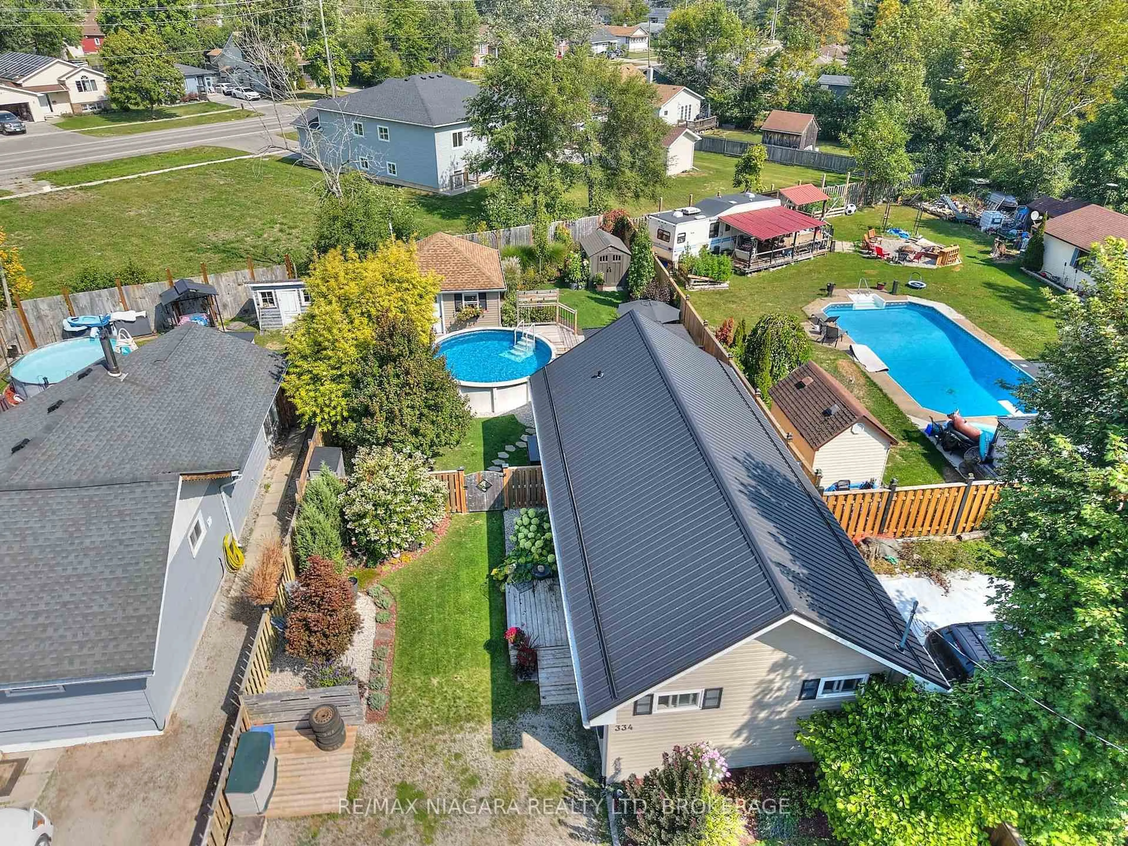 A pic from outside/outdoor area/front of a property/back of a property/a pic from drone, unknown for 334 Leask Ave, Fort Erie Ontario L2A 4L4