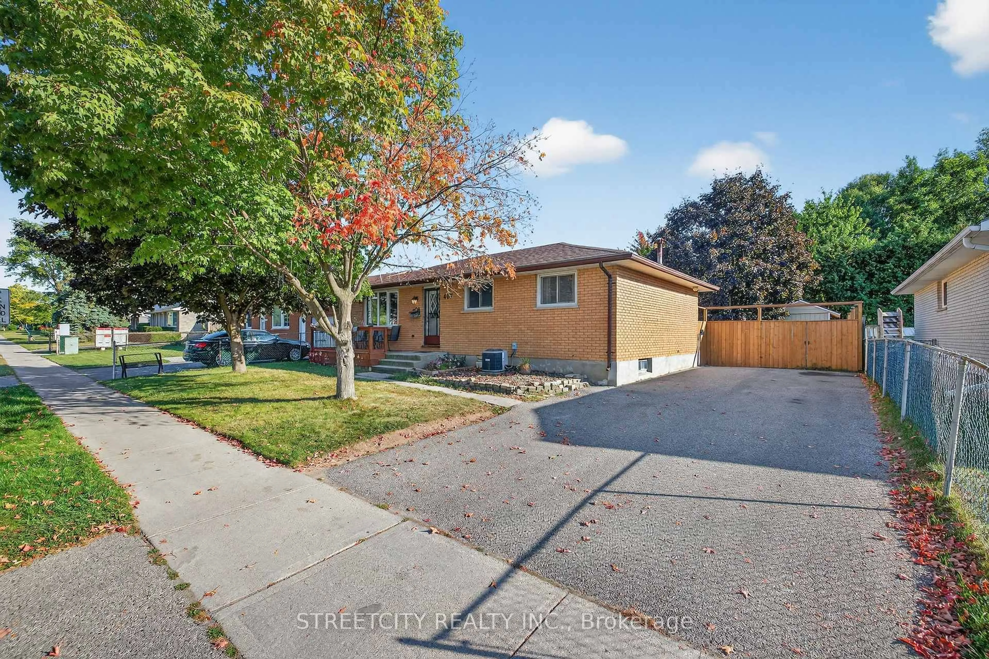 Unknown for 407 Elm St, St. Thomas Ontario N5R 1K2