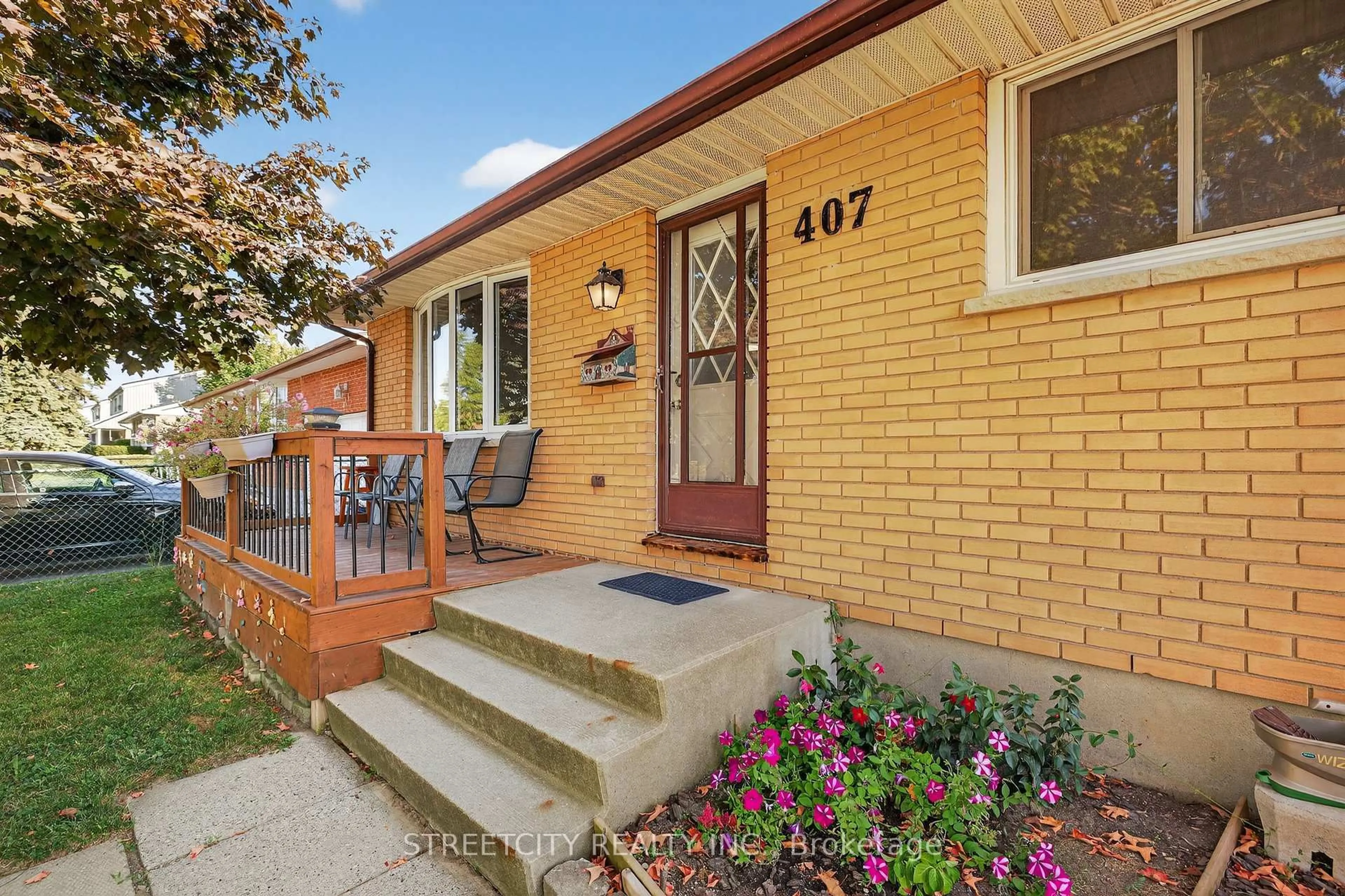 Home with brick exterior material, street for 407 Elm St, St. Thomas Ontario N5R 1K2