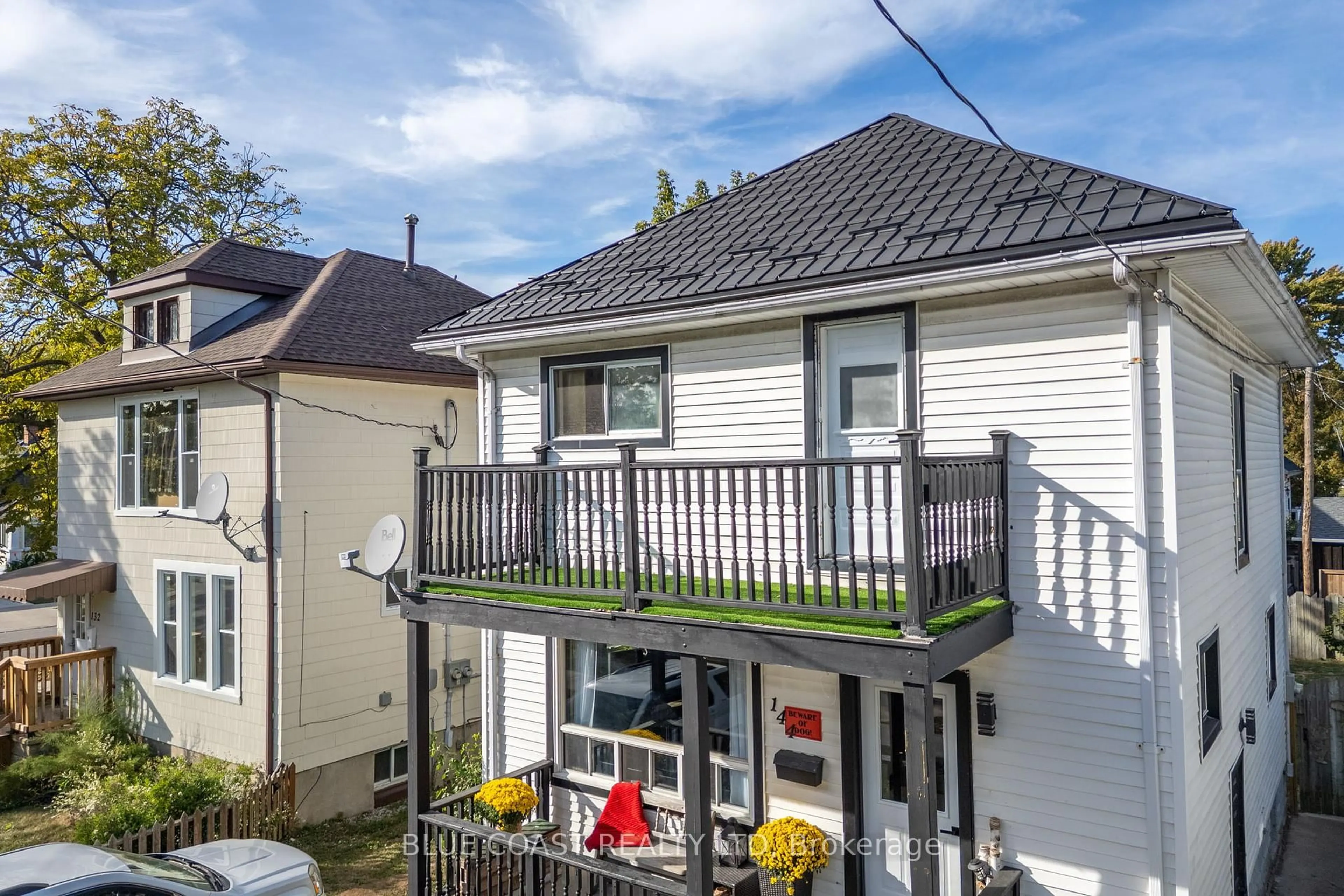 A pic from outside/outdoor area/front of a property/back of a property/a pic from drone, street for 144 Richard St, Sarnia Ontario N7T 1S7