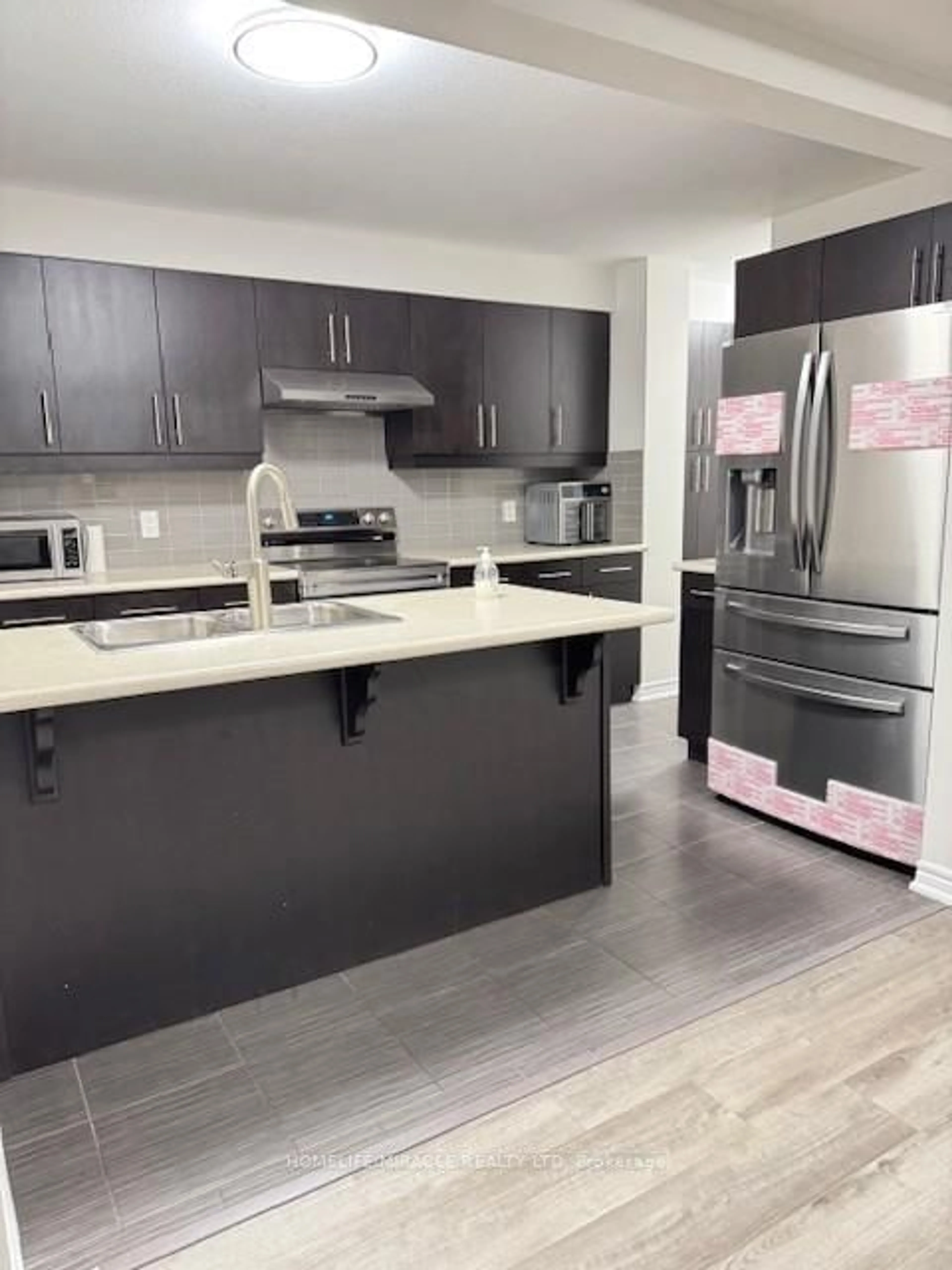 Open concept kitchen, unknown for 173 Winterberry Blvd, Thorold Ontario L2V 0C2