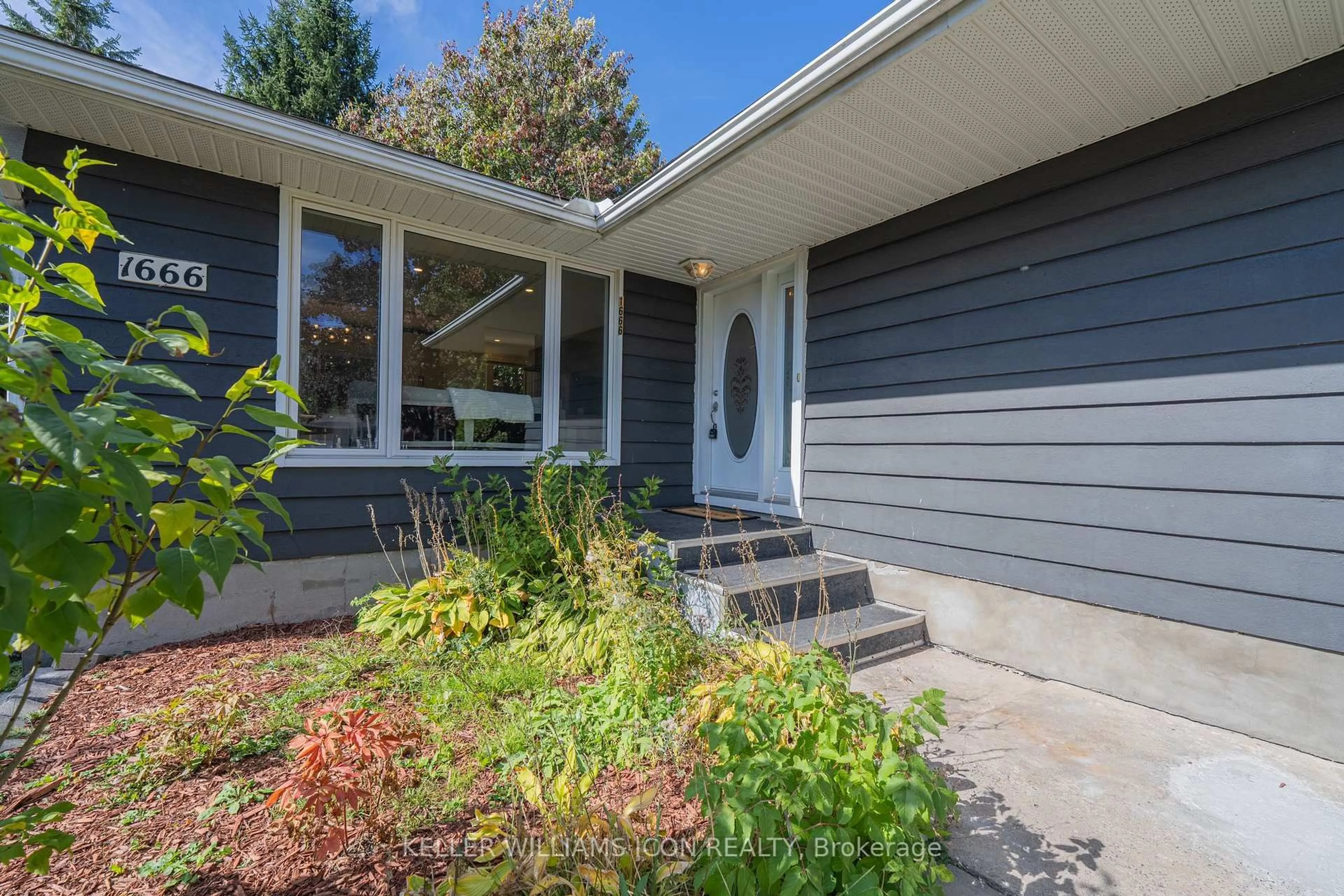 Home with vinyl exterior material, street for 1666 Fisher Ave, Ottawa Ontario K2C 1X7