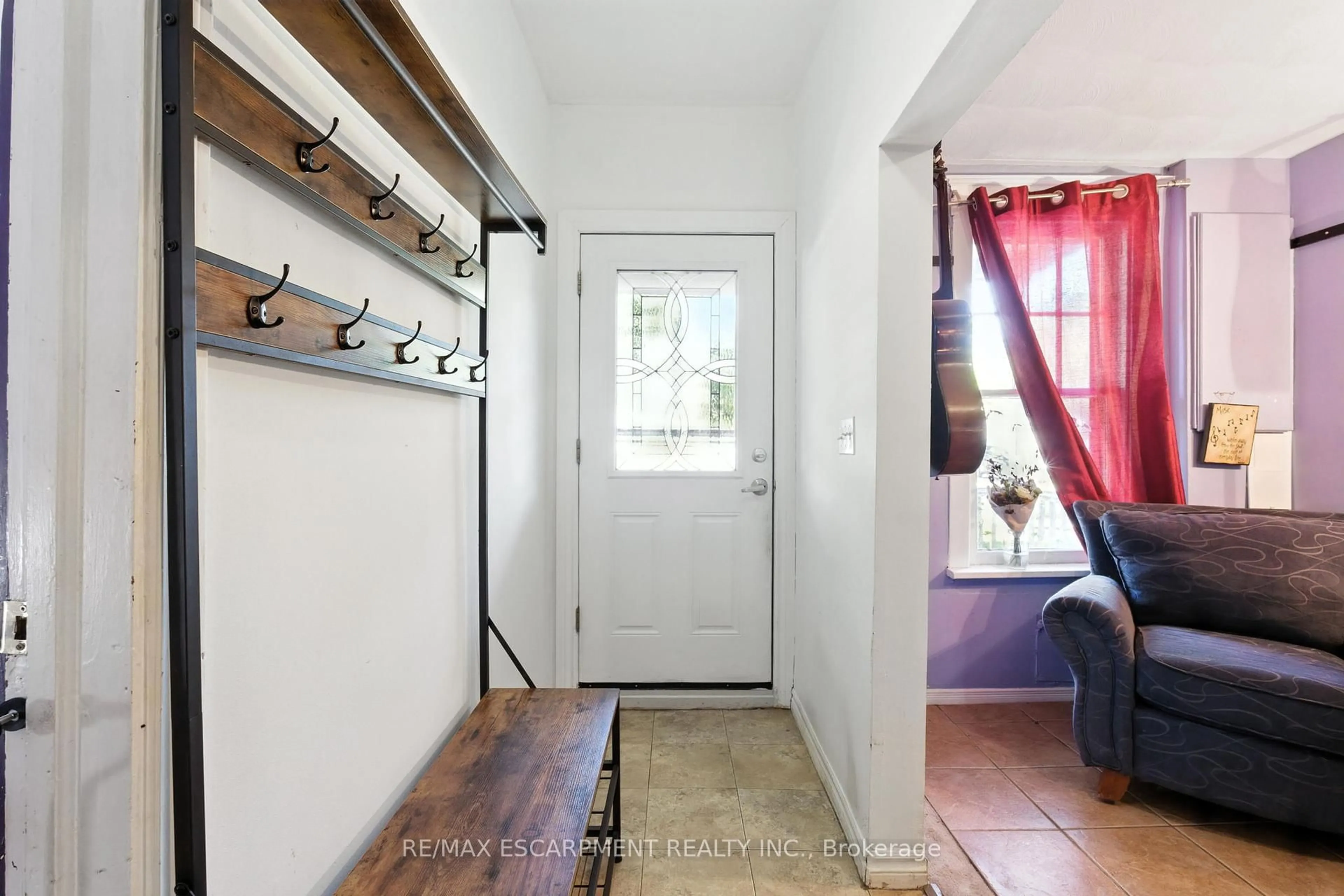 Indoor entryway for 78 East 23rd St, Hamilton Ontario L8V 2W8