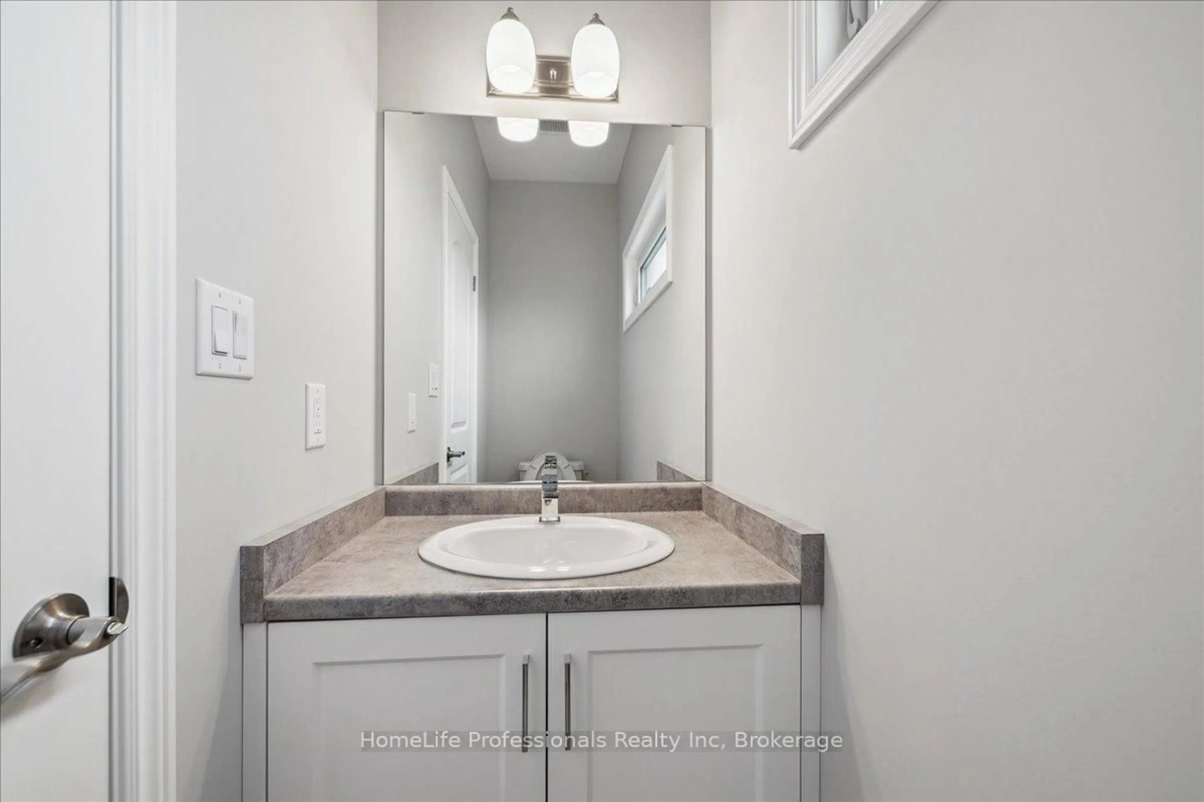 Standard bathroom, ceramic/tile floor for 85 Elvira Way, Thorold Ontario L2V 0M7