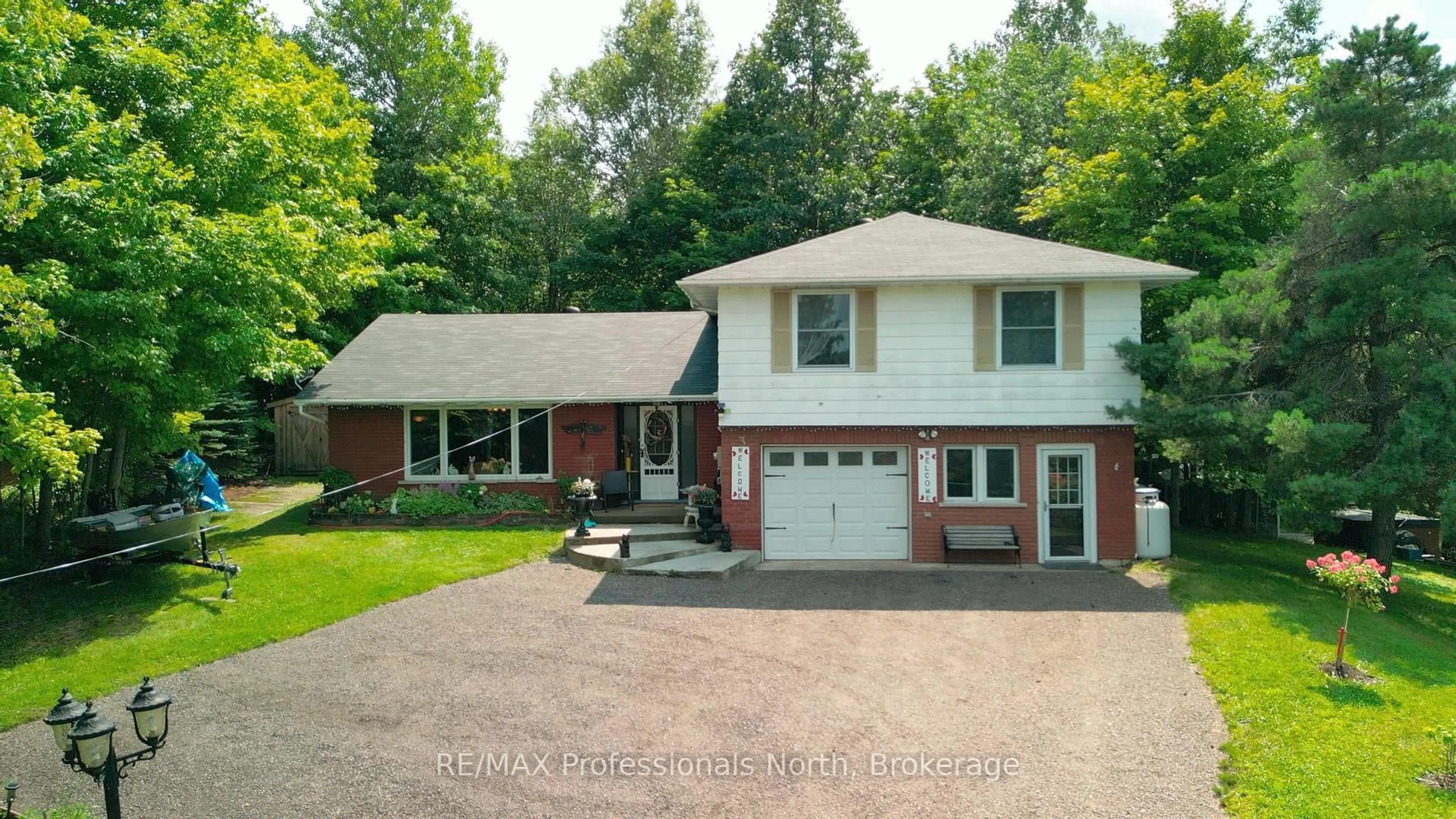 Home with vinyl exterior material, street for 3 Oak St, Bancroft Ontario K0L 1C0