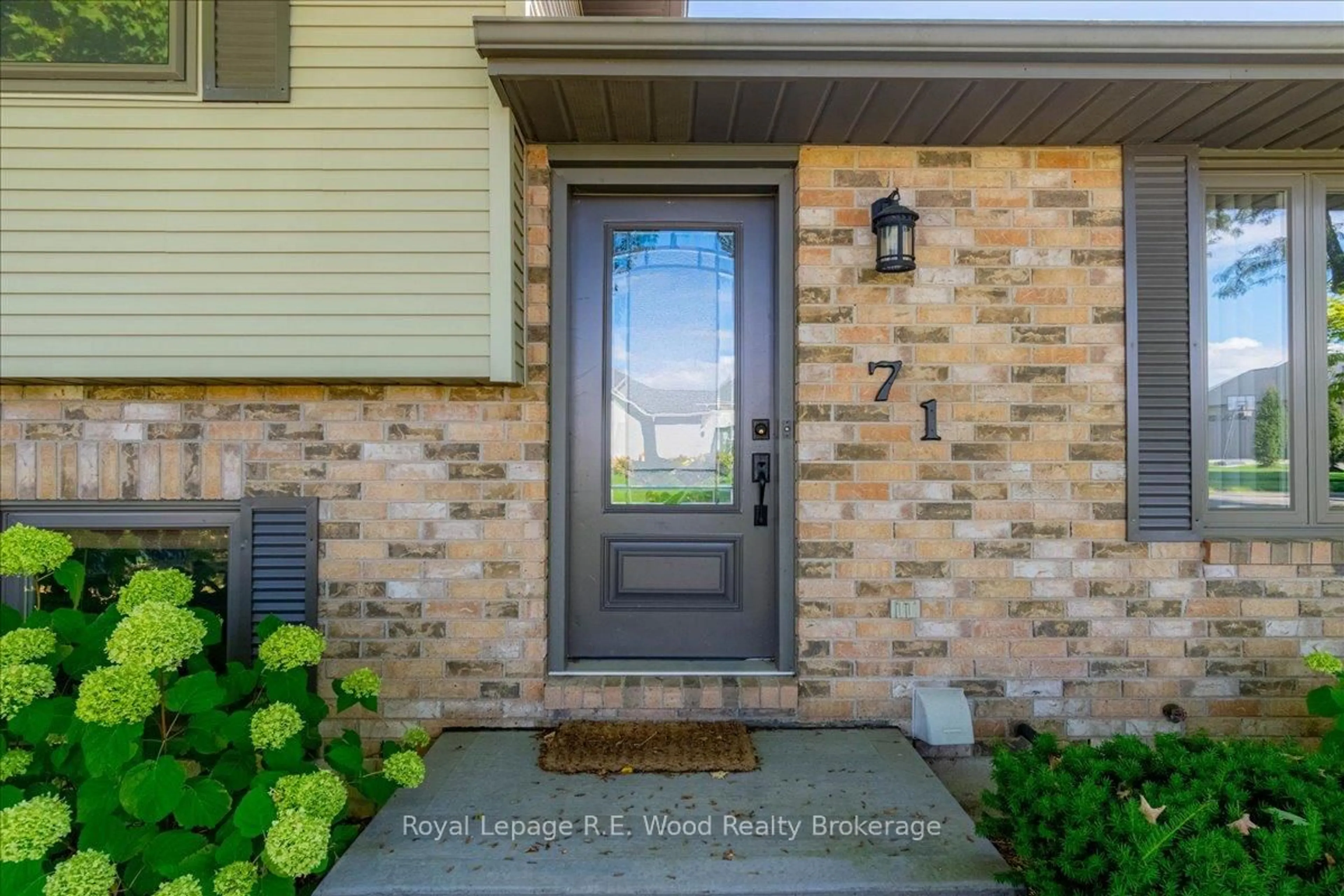 Indoor entryway for 71 North St, Norwich Ontario N0J 1R0