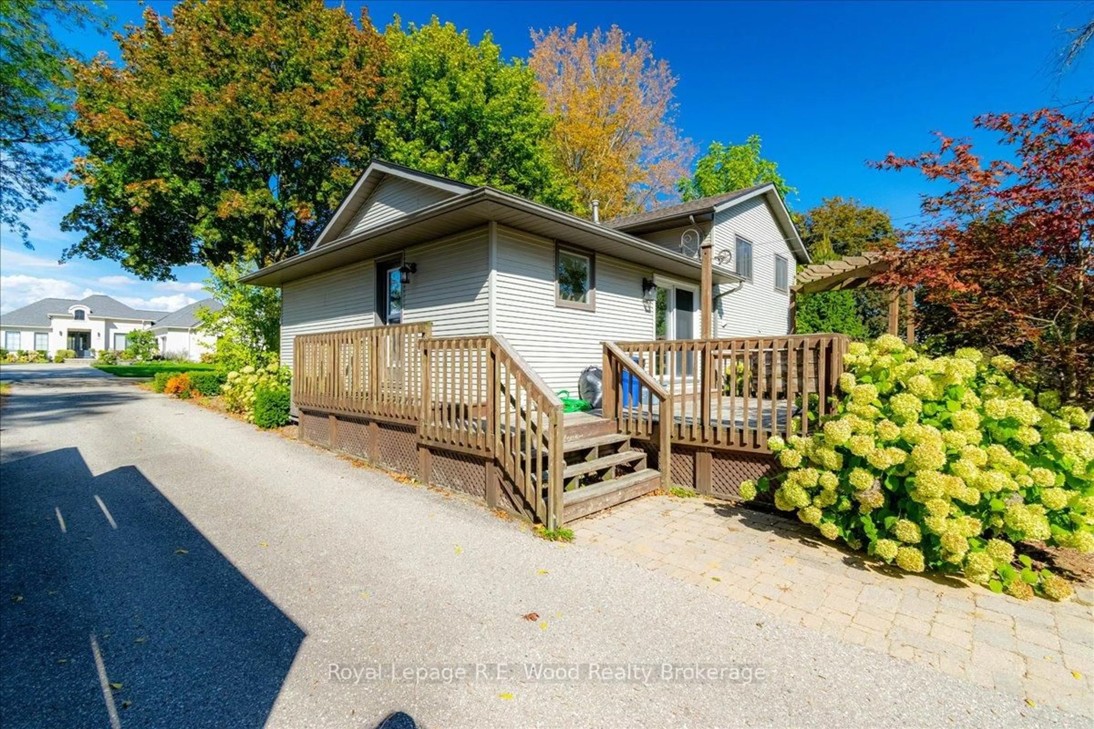 Home with vinyl exterior material, street for 71 North St, Norwich Ontario N0J 1R0