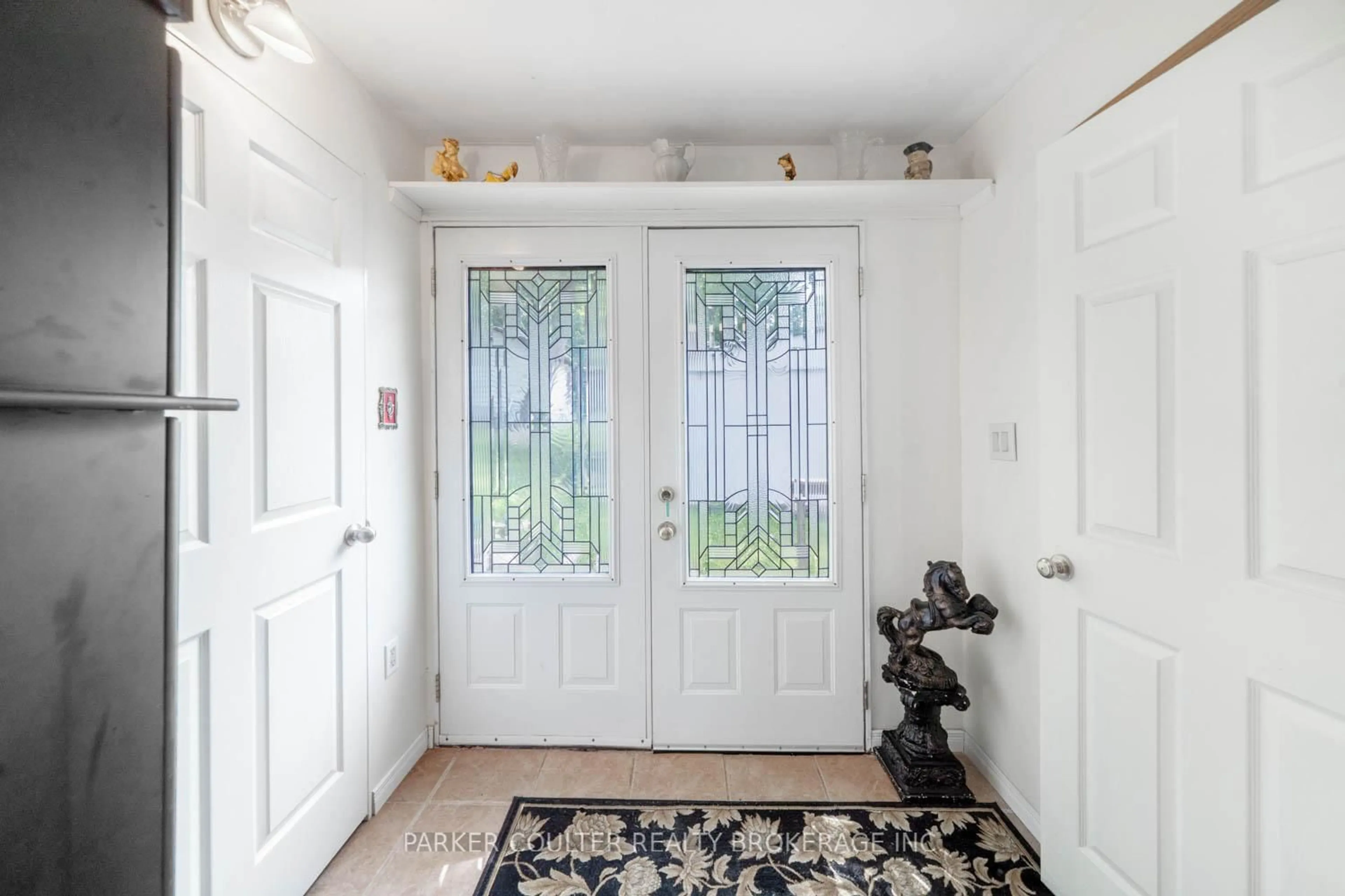 Indoor entryway for 1291 Muskoka Rd 118, Bracebridge Ontario P1L 1W8