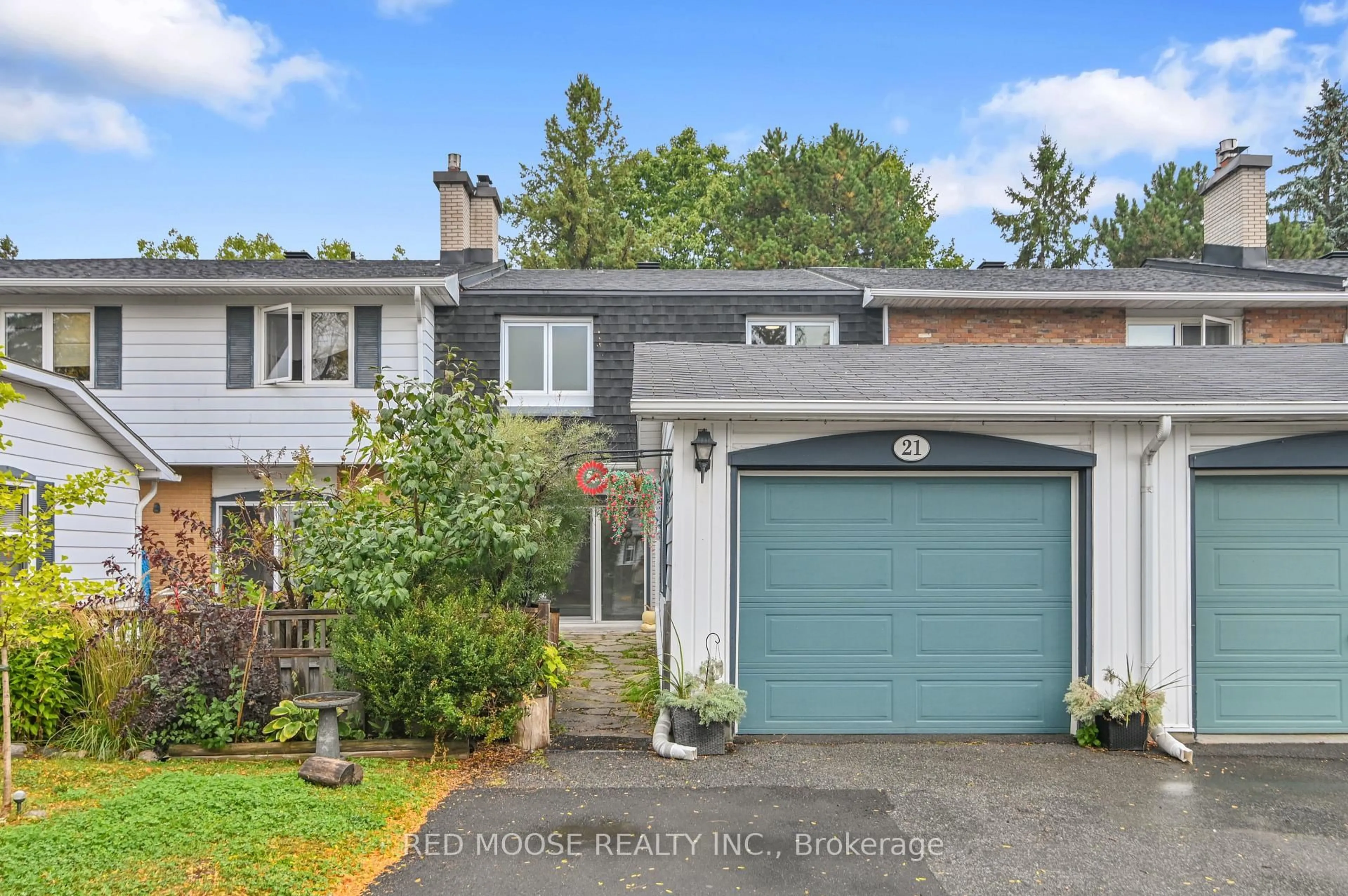 Home with vinyl exterior material, street for 21 Ramsgate Private, Ottawa Ontario K1V 8M4