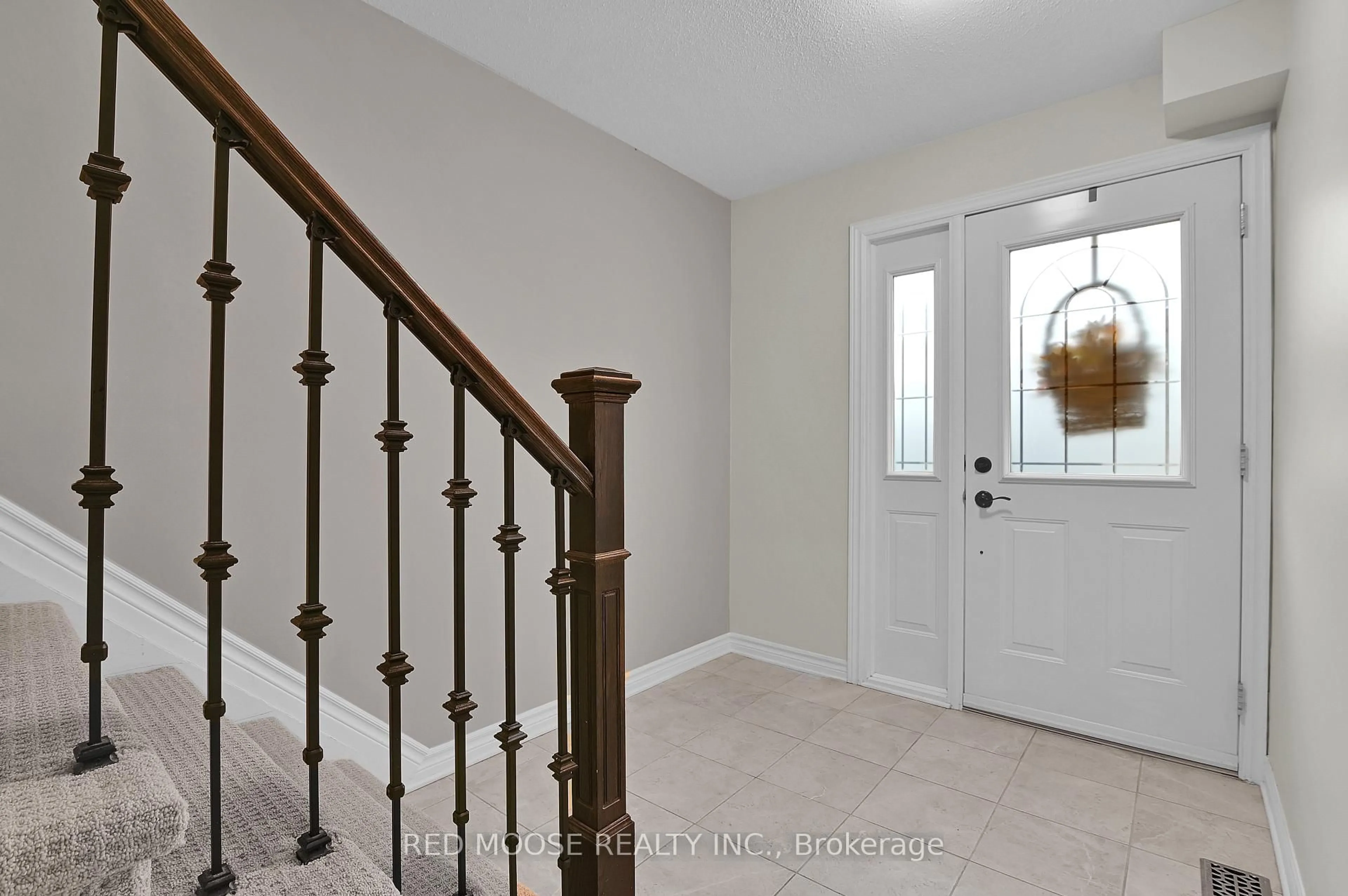 Indoor entryway for 21 Ramsgate Private, Ottawa Ontario K1V 8M4