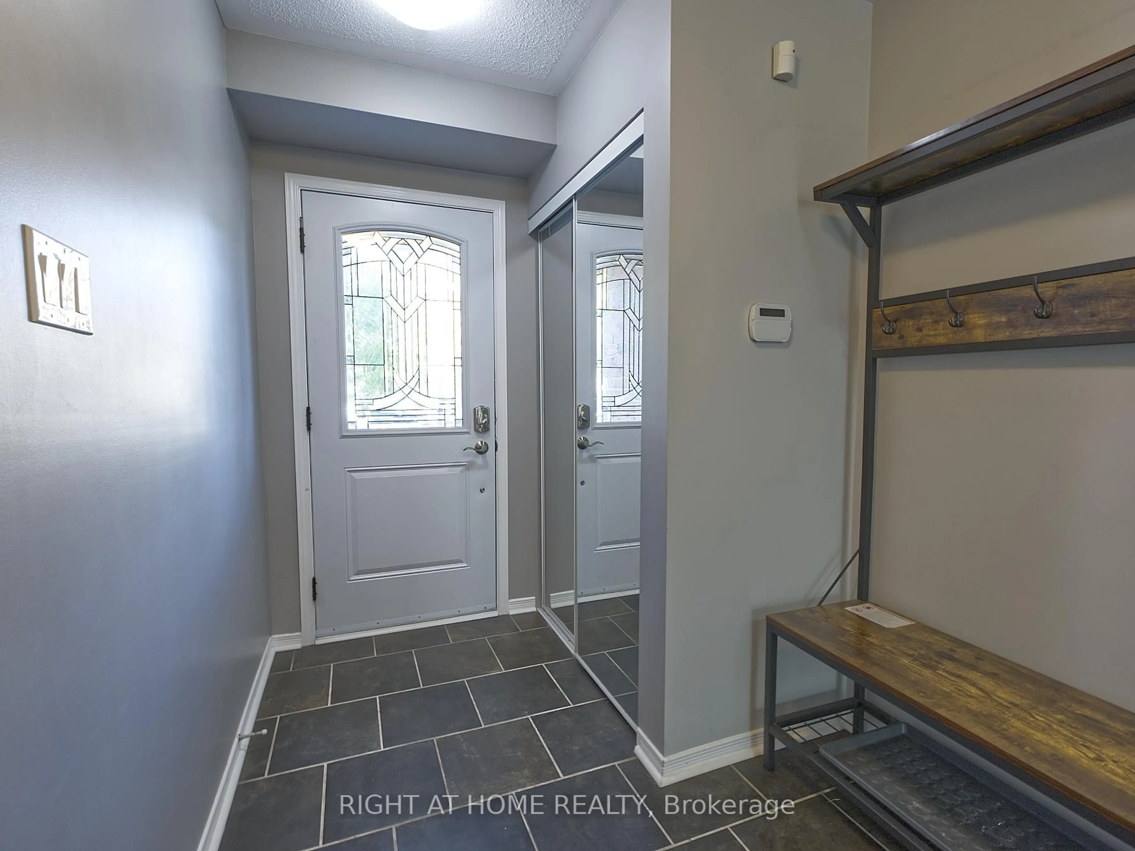 Indoor entryway for 773 Cobble Hill Dr, Ottawa Ontario K2J 0C3