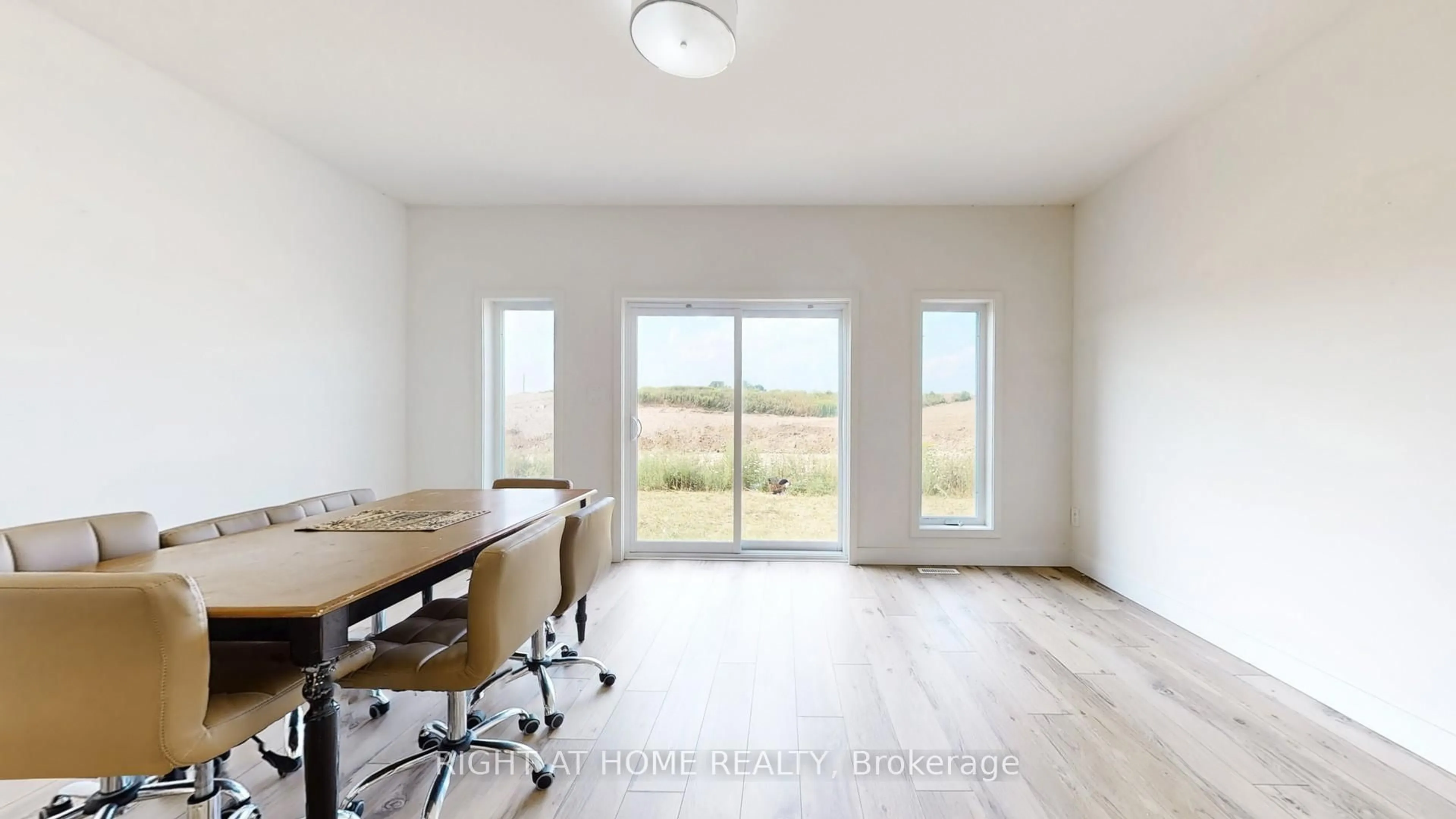 A pic of a room for 1608 Capri Cres, London North Ontario N6G 0S8