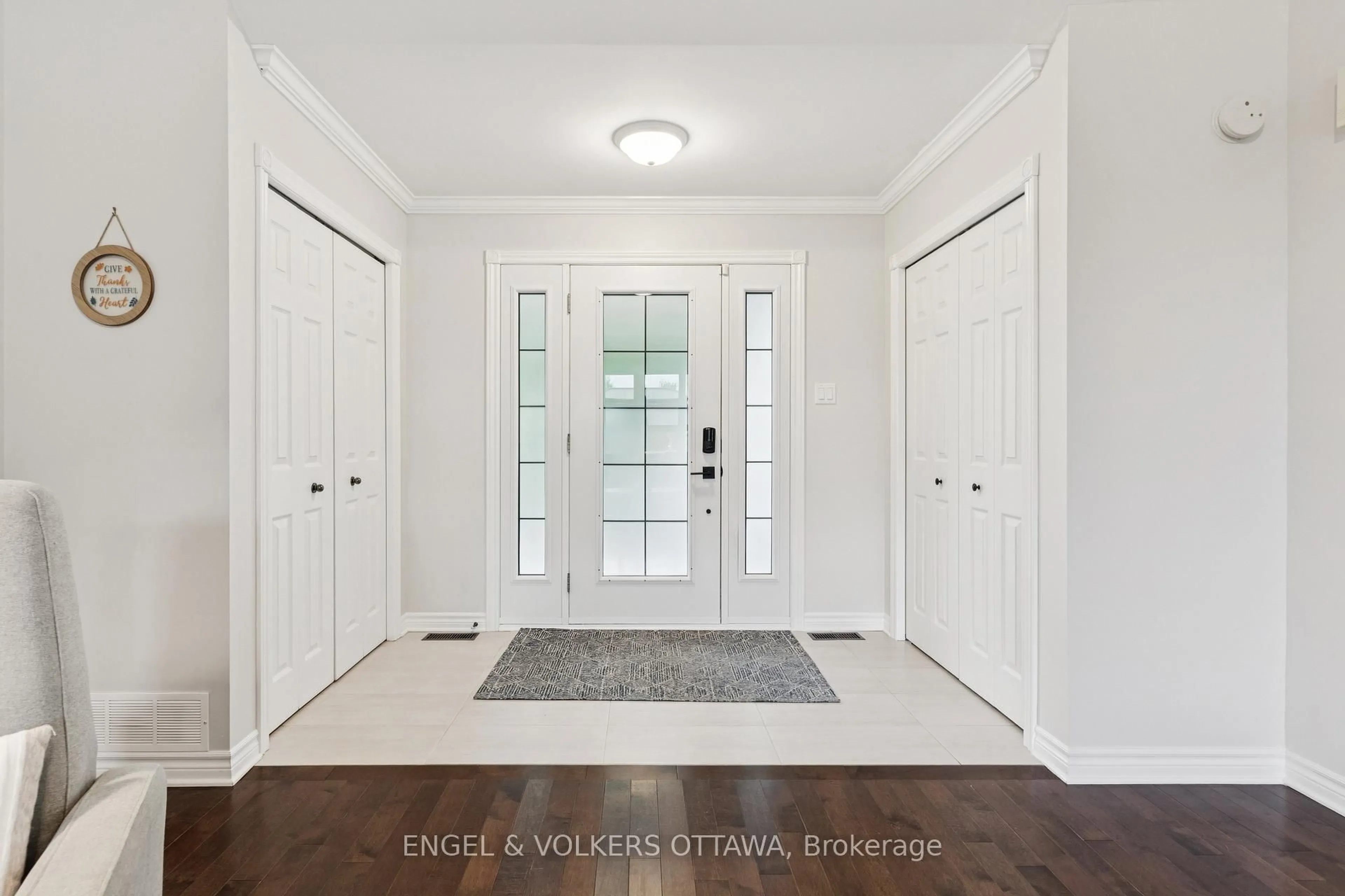 Indoor entryway for 161 Des Pins St, Russell Ontario K4R 0B9