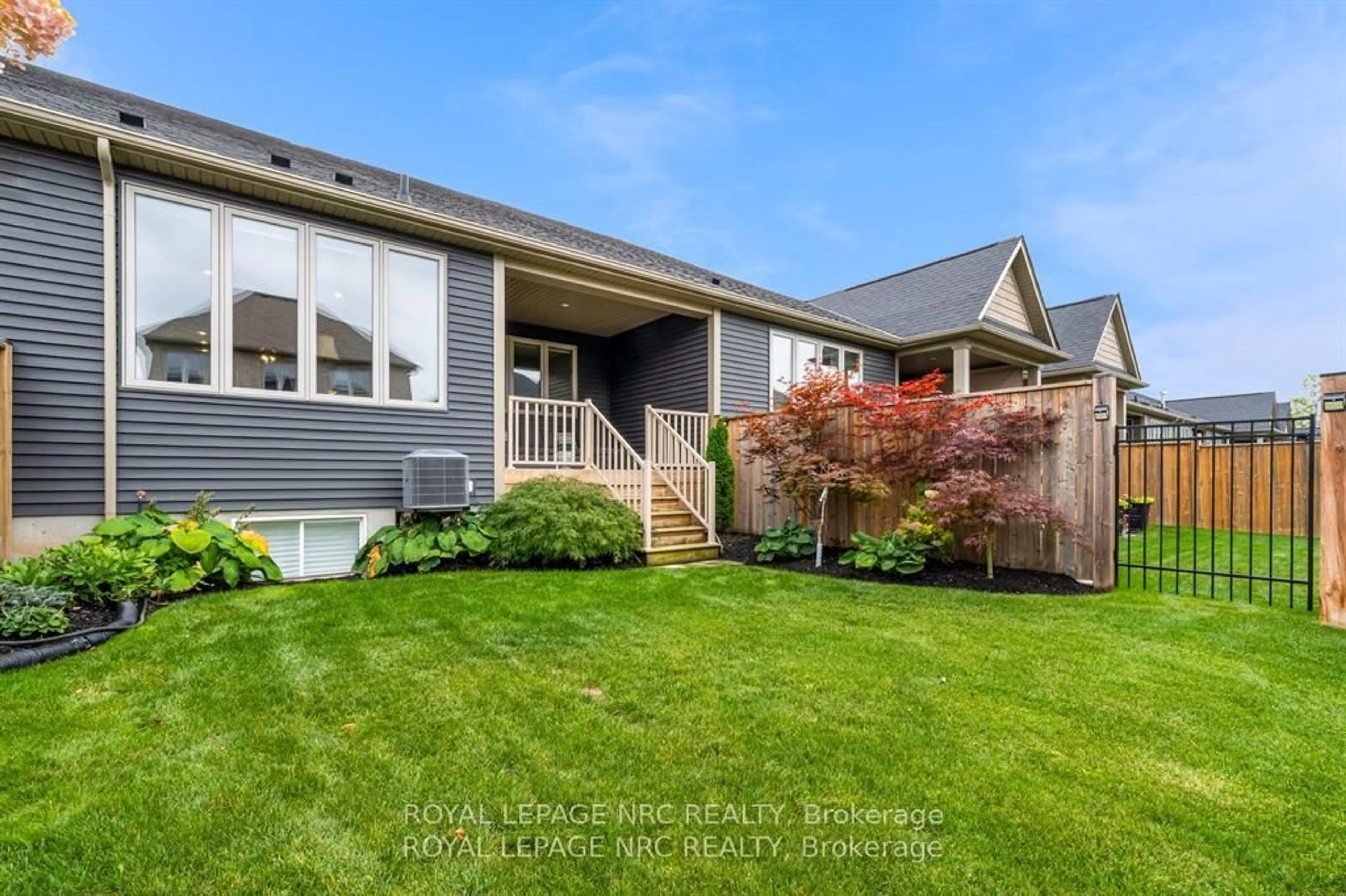 Home with vinyl exterior material, street for 28 Campbell St, Thorold Ontario L2V 0J3